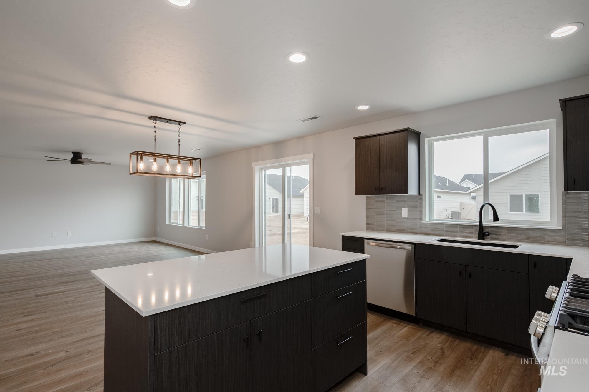 6301 W Naxos St Property Photo 7