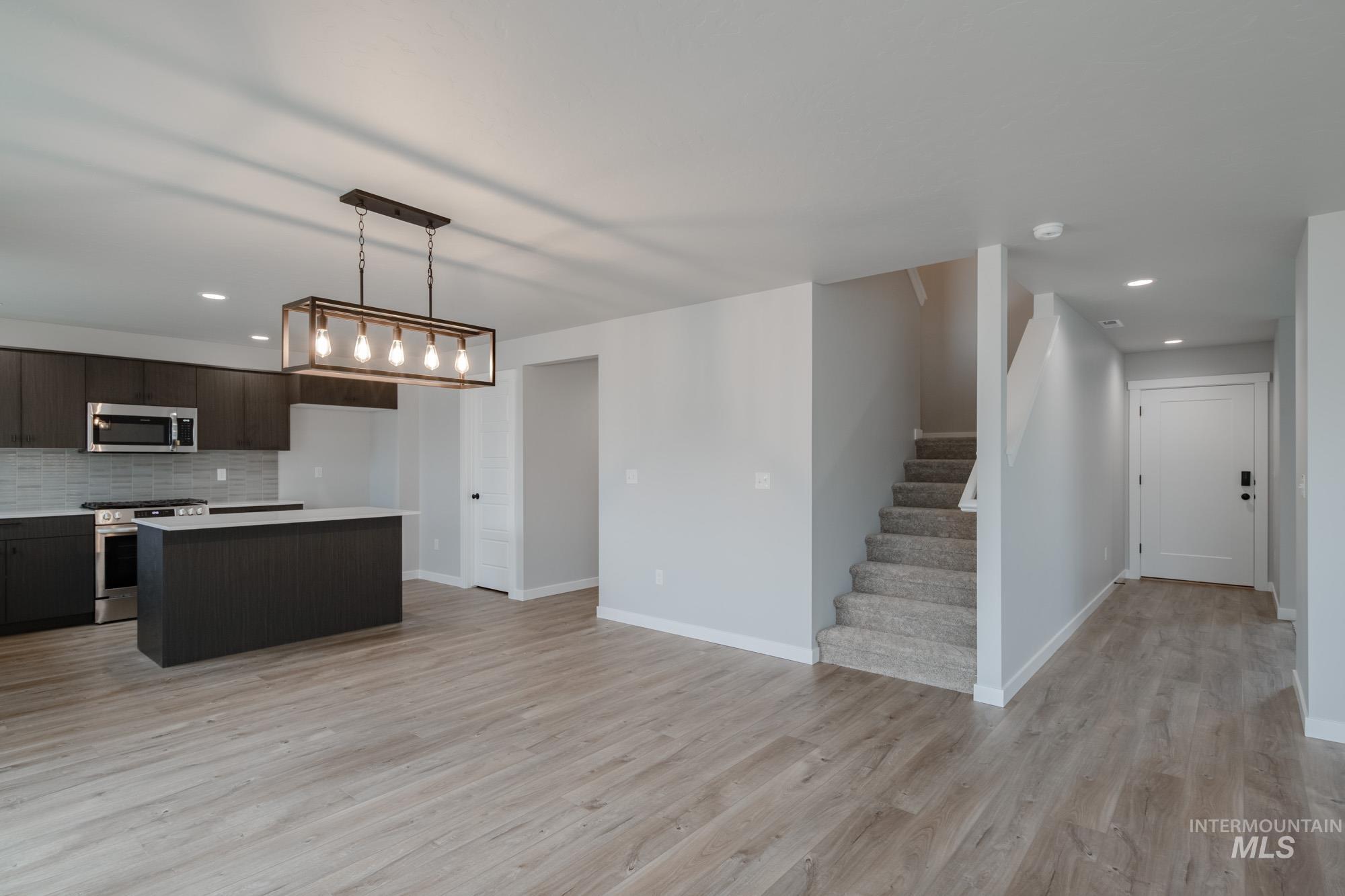 6301 W Naxos St Property Photo 8