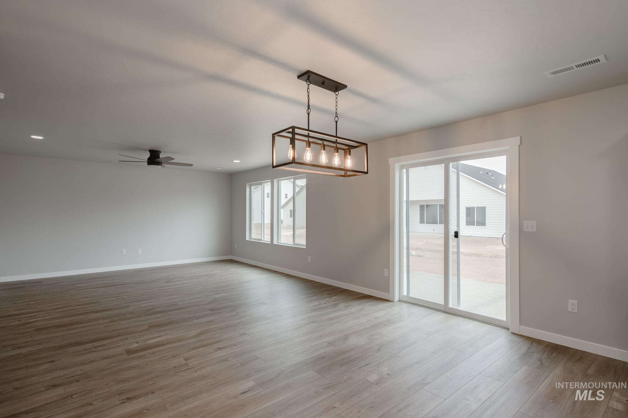 6301 W Naxos St Property Photo 9