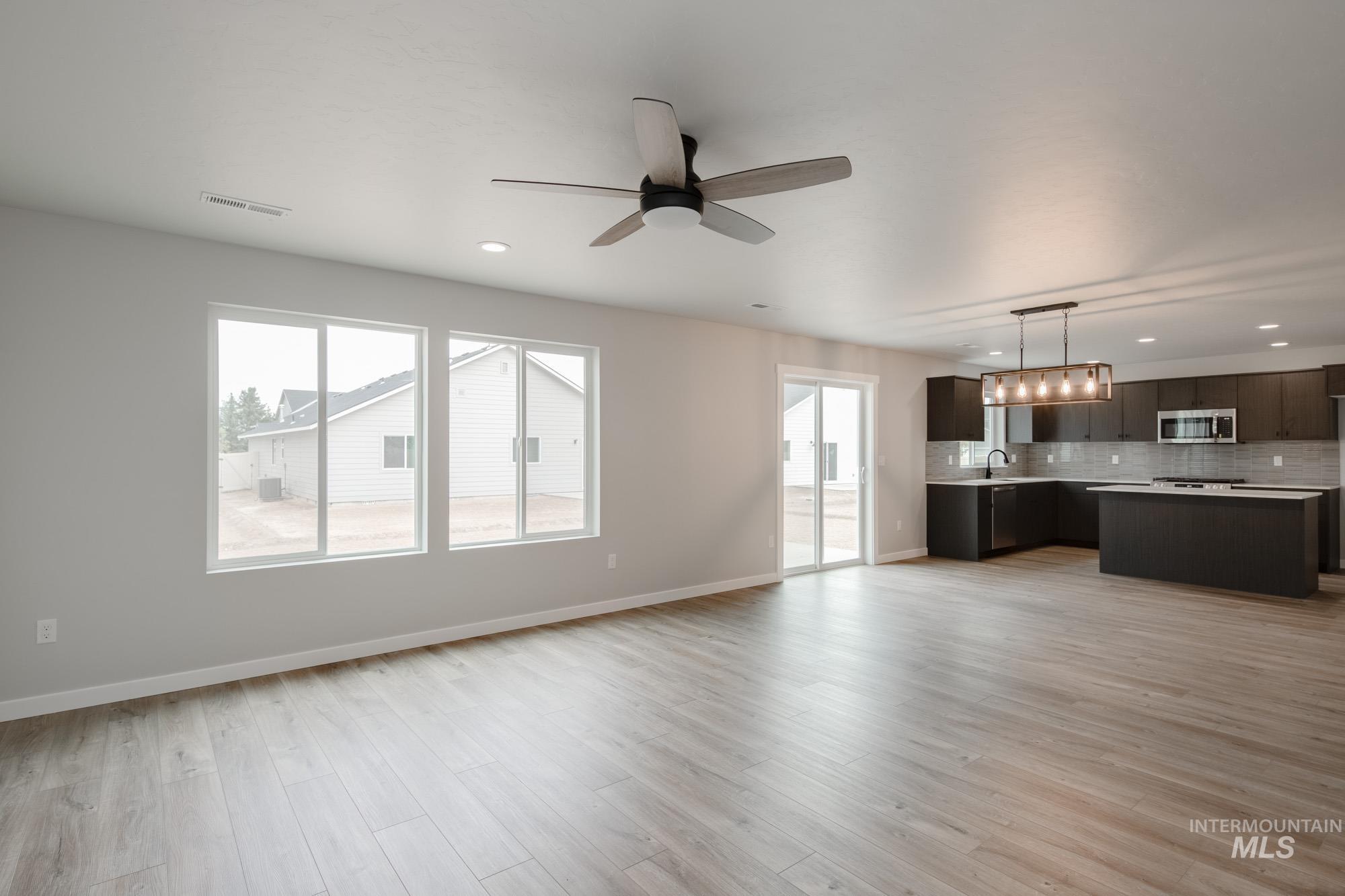 6301 W Naxos St Property Photo 11