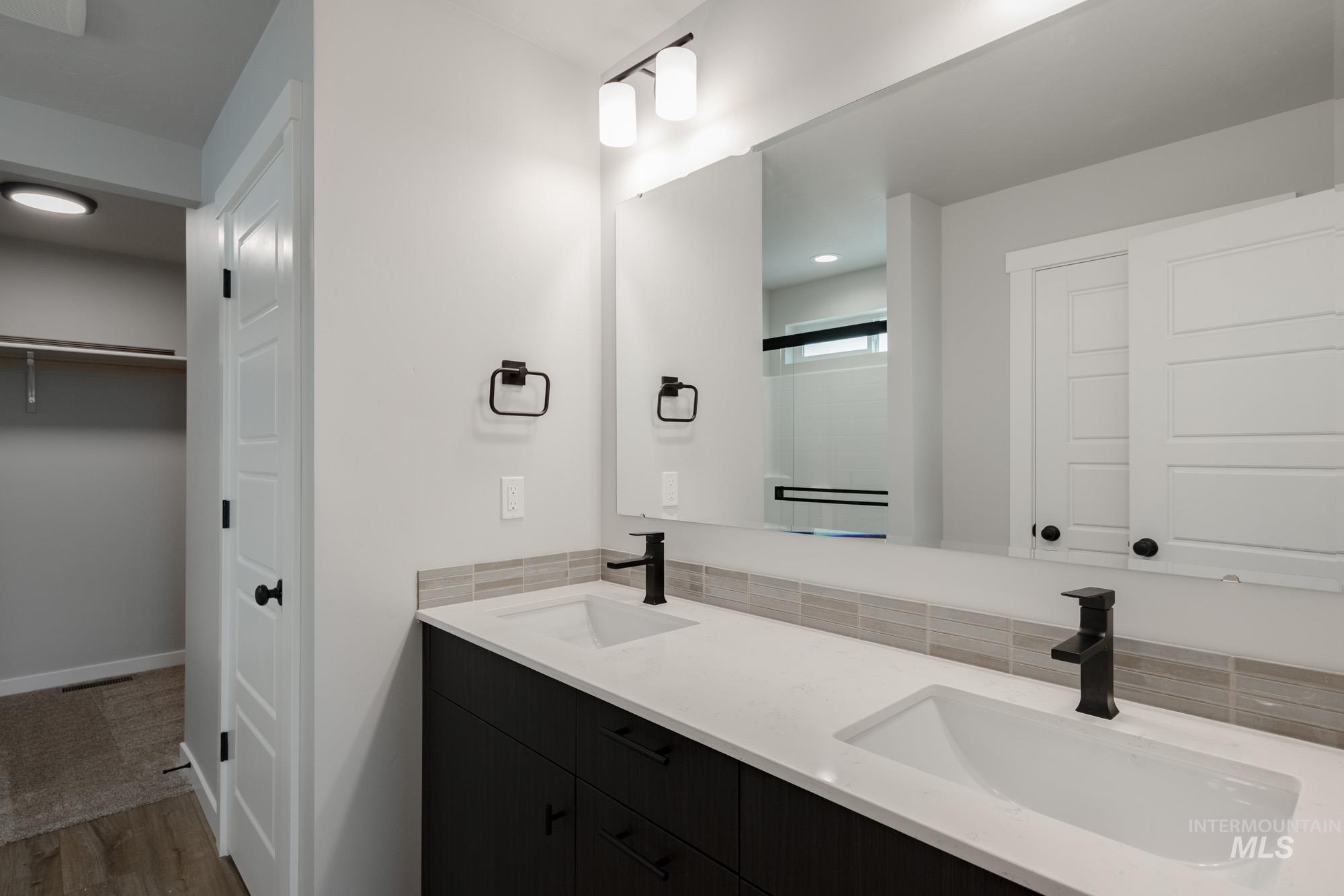 6301 W Naxos St Property Photo 21