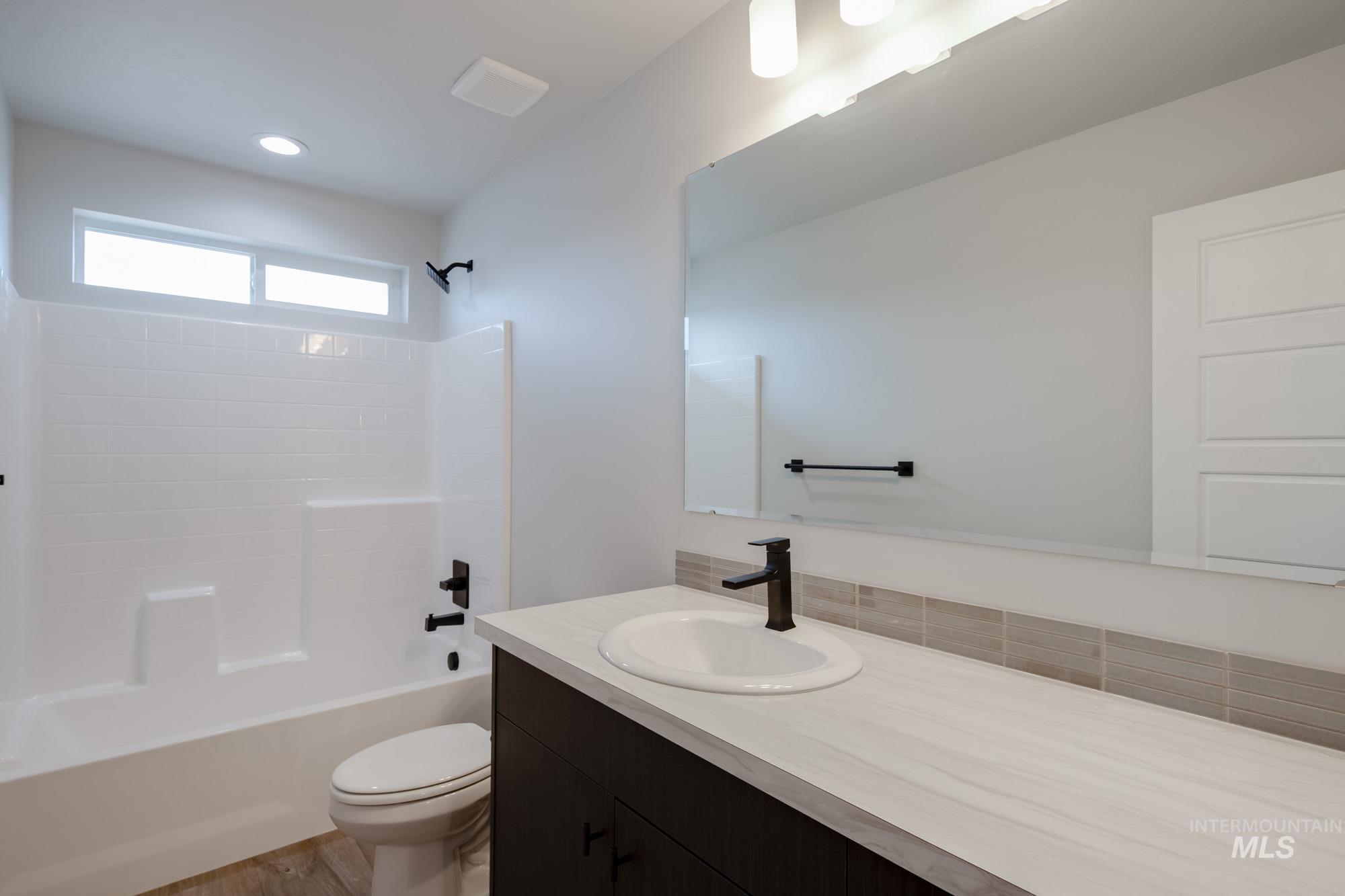 6301 W Naxos St Property Photo 24