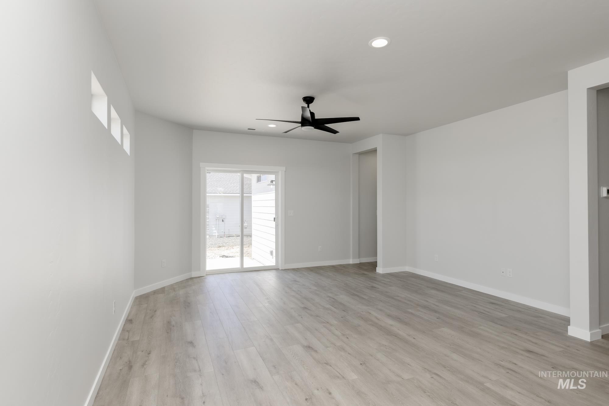 10498 W Tinder St Property Photo 2