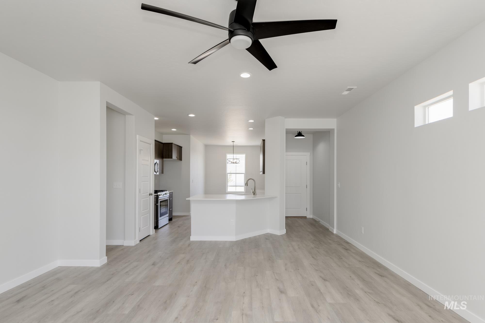 10498 W Tinder St Property Photo 9