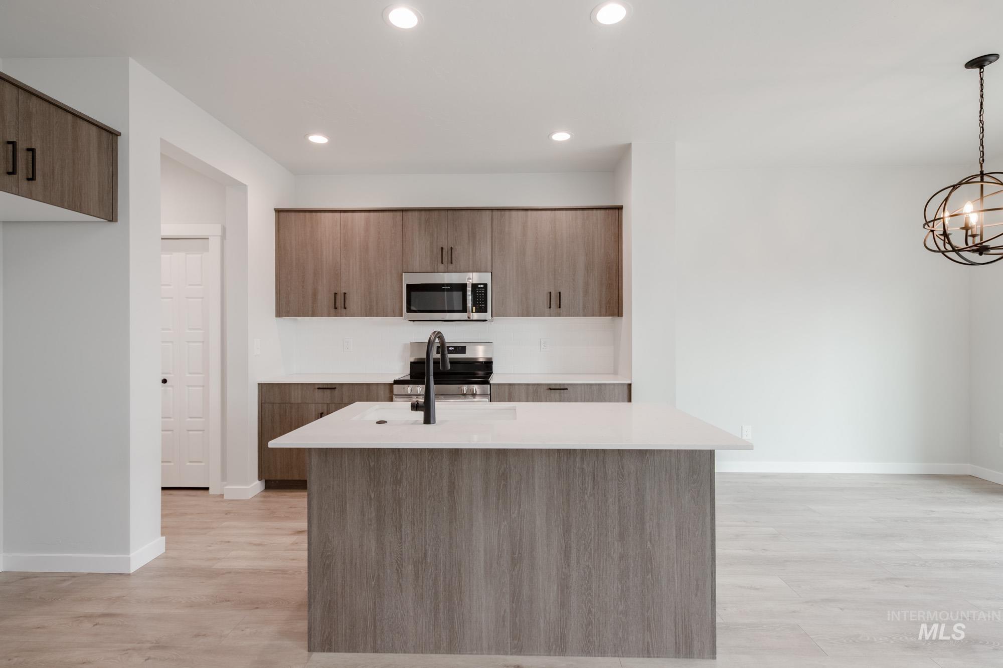 924 N Mirror Creek Way Property Photo 4