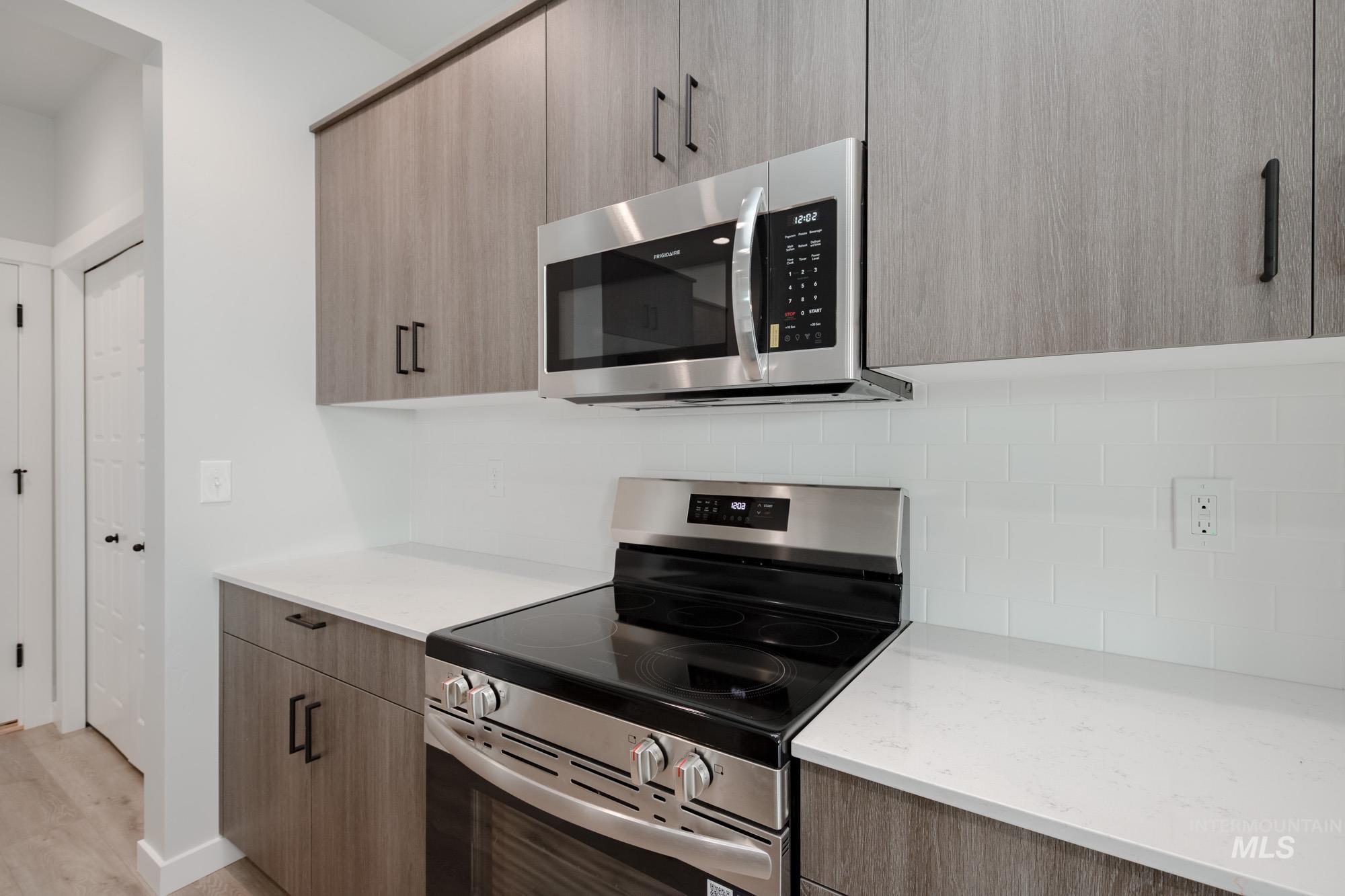 924 N Mirror Creek Way Property Photo 6