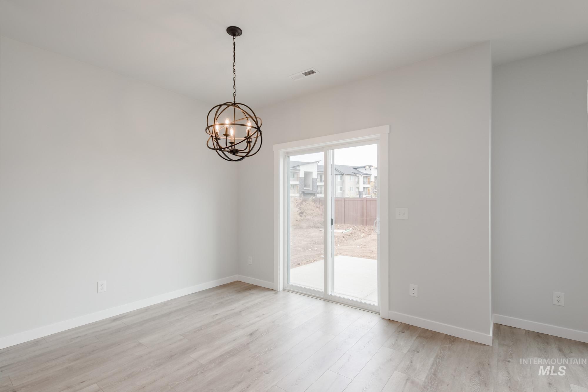 924 N Mirror Creek Way Property Photo 9