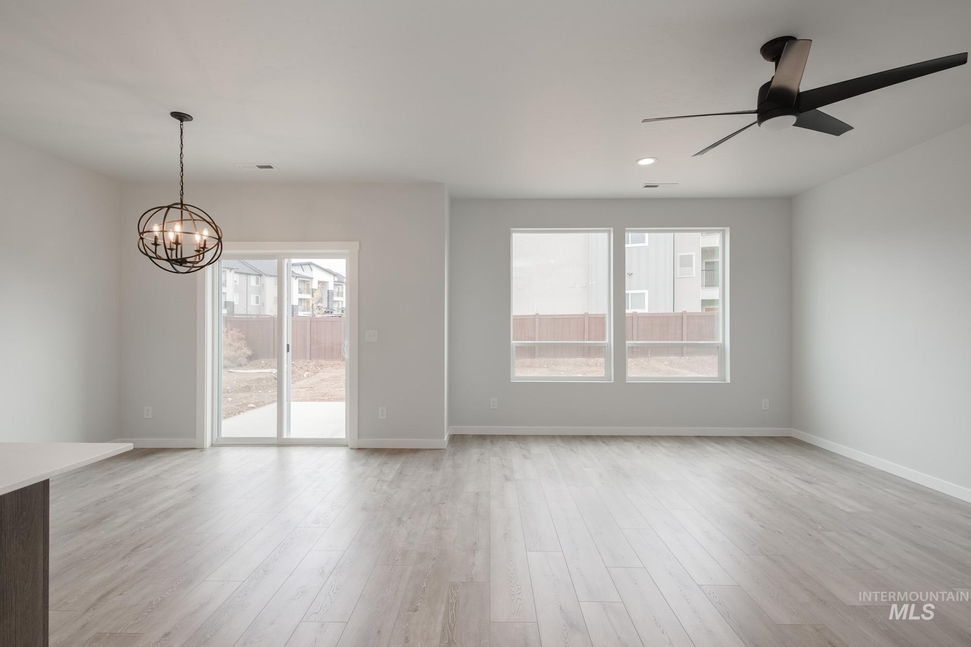 924 N Mirror Creek Way Property Photo 10