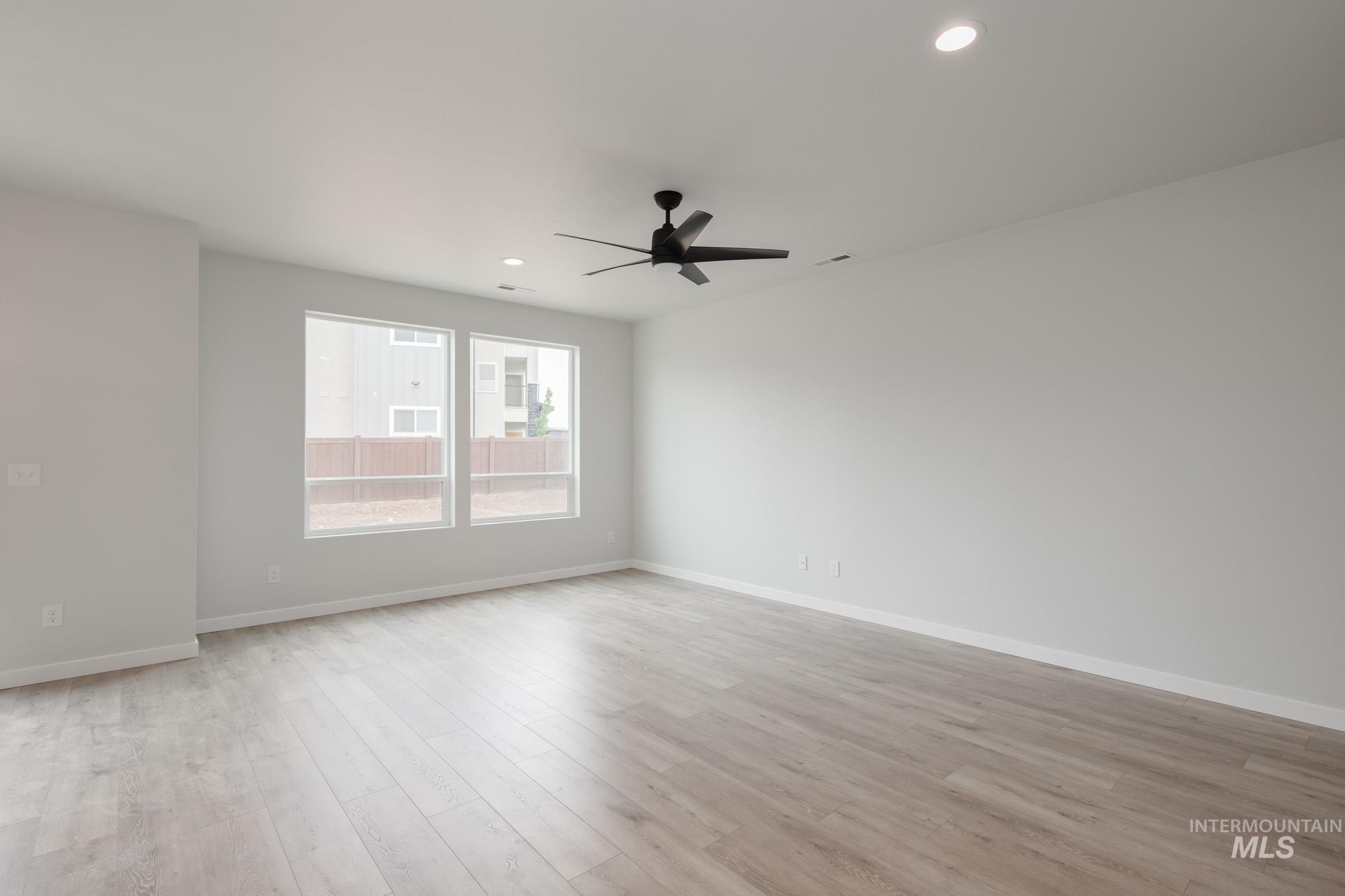 924 N Mirror Creek Way Property Photo 11