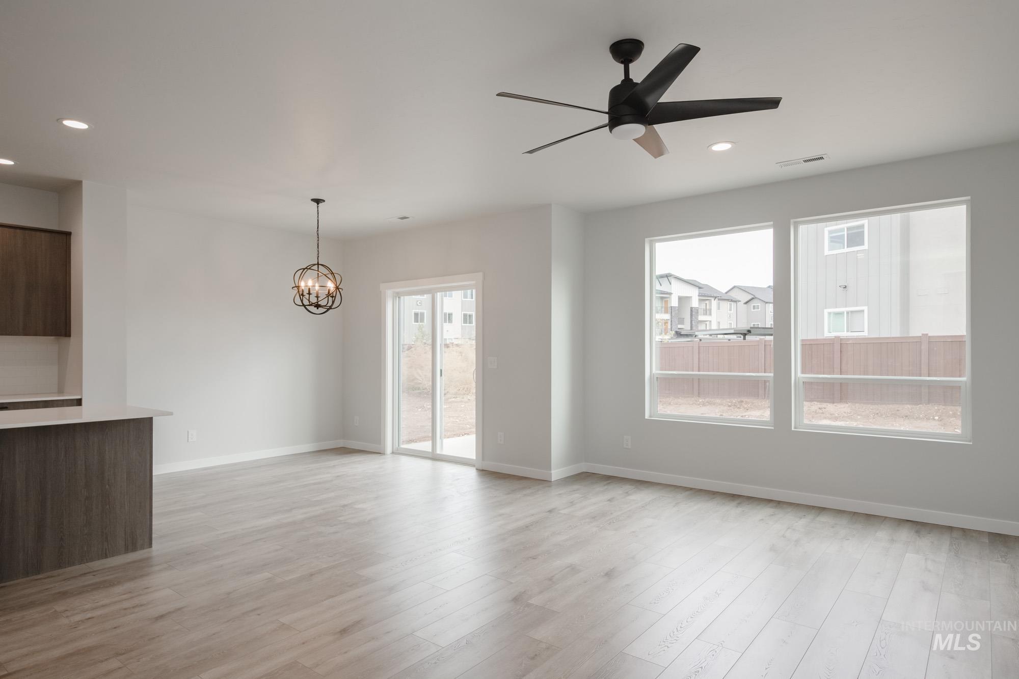 924 N Mirror Creek Way Property Photo 12