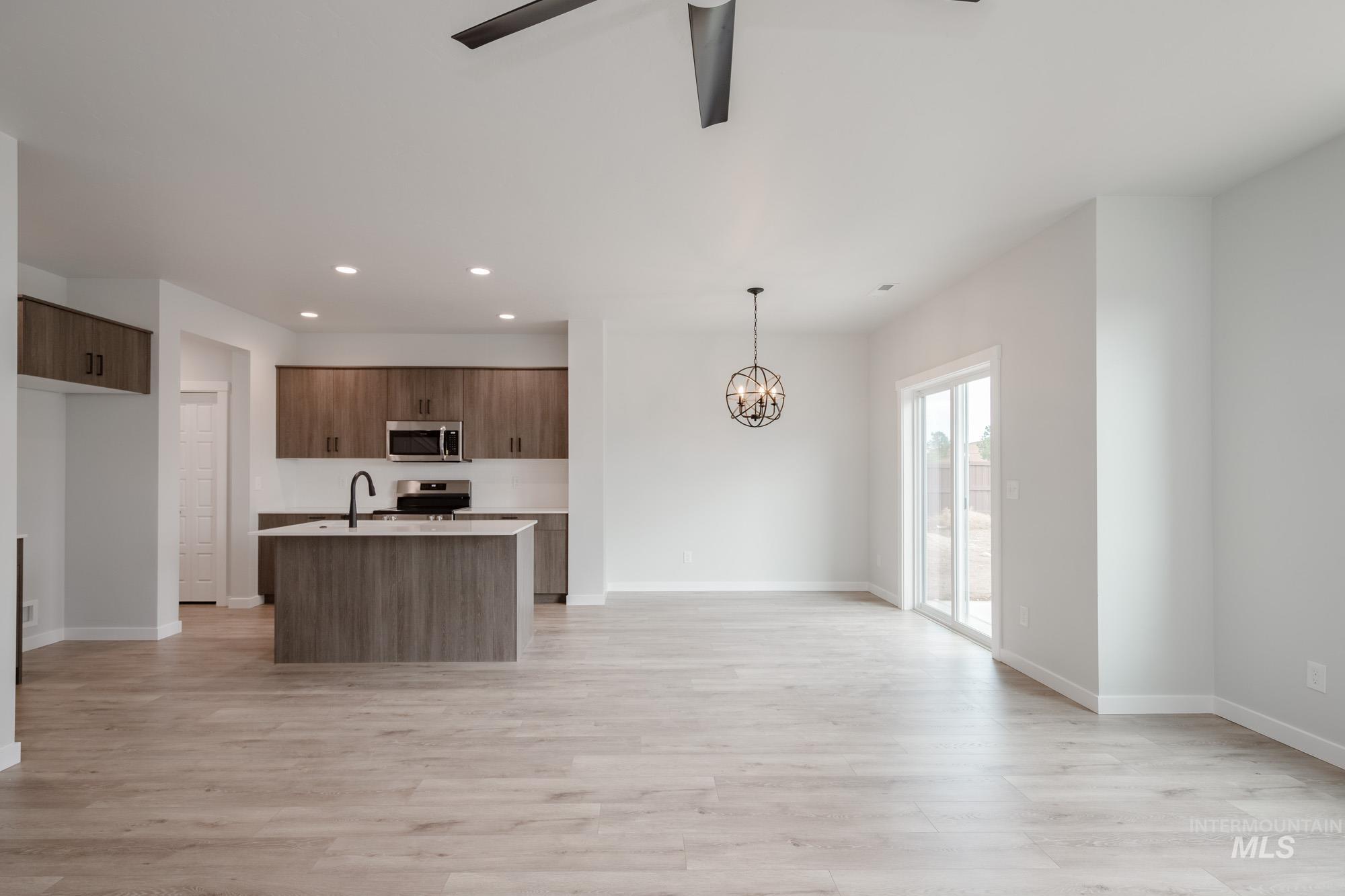 924 N Mirror Creek Way Property Photo 13