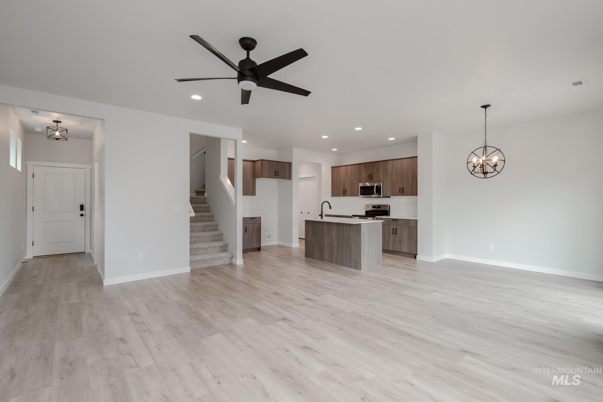 924 N Mirror Creek Way Property Photo 14