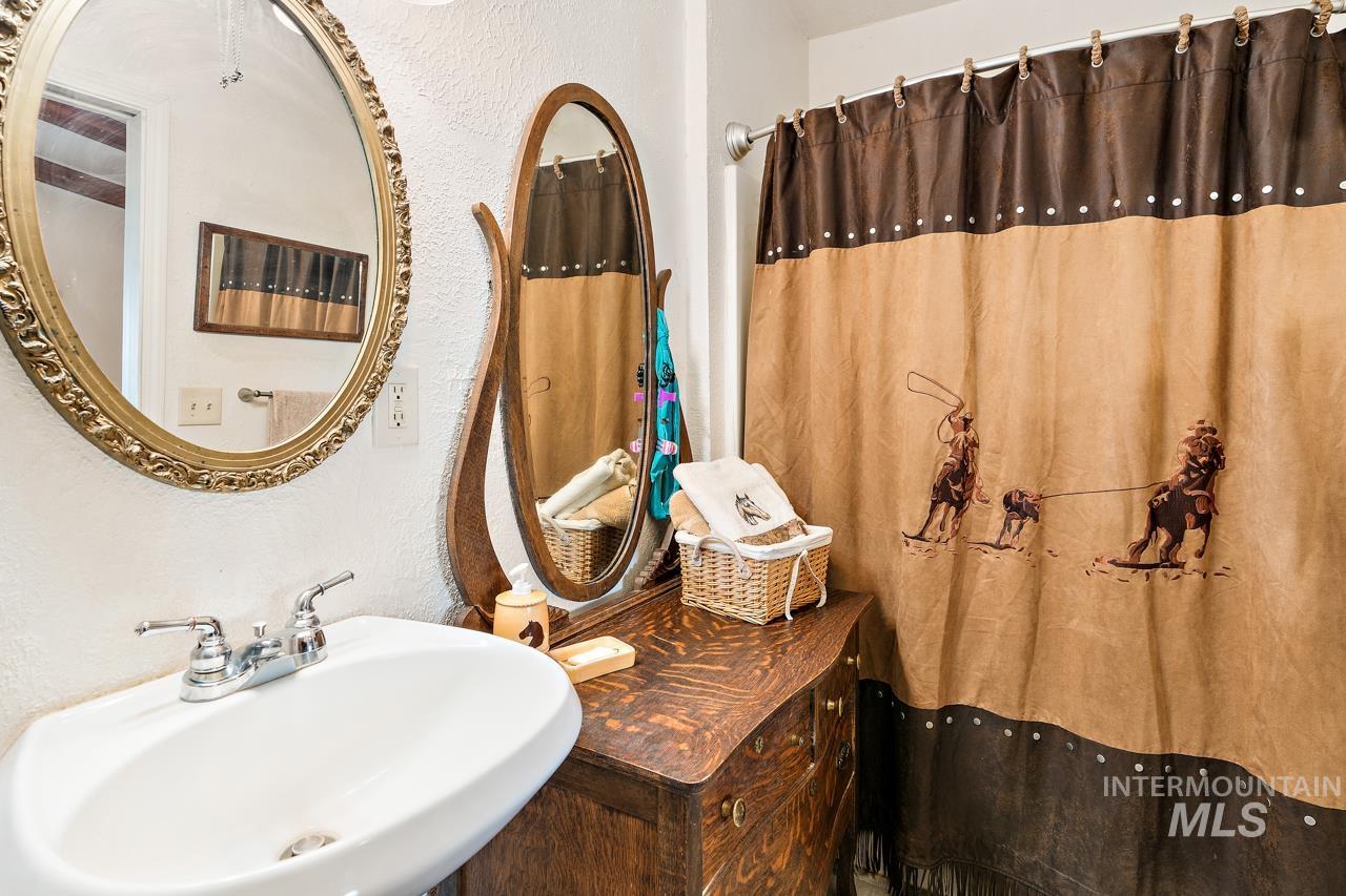 4417 Oak Road Property Photo 12