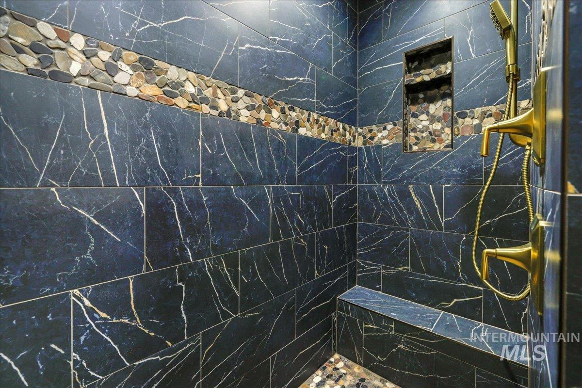 2531a E 3769 N Property Photo 25