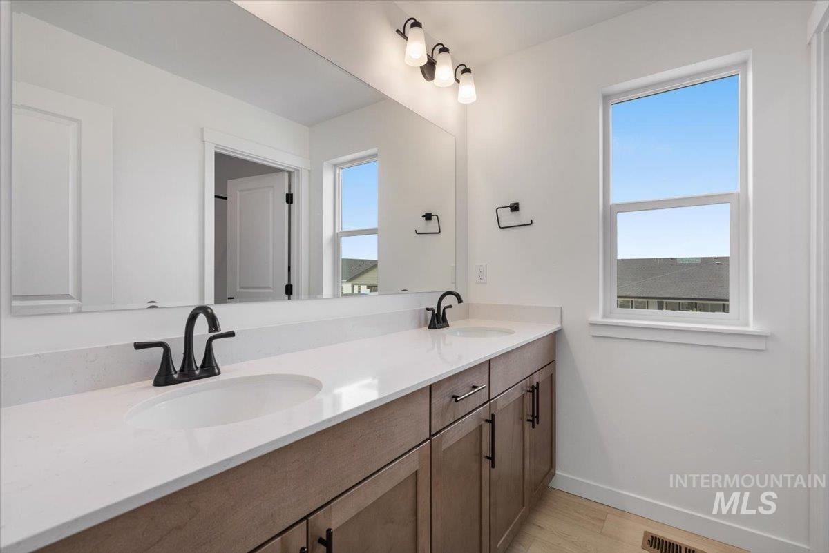 2307 N Silver Wolf Pl Property Photo 32