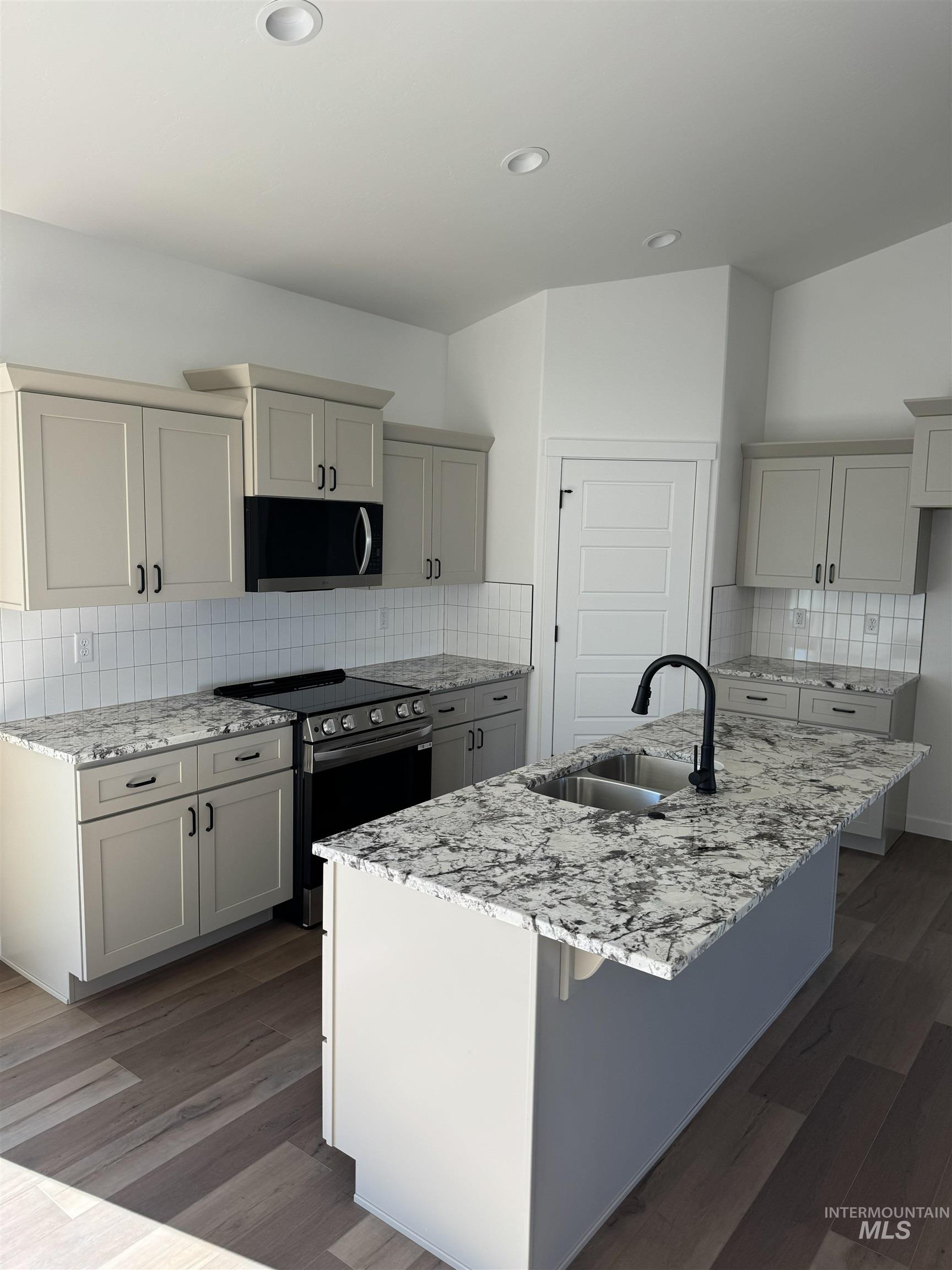1295 Starlight Loop Property Photo 2