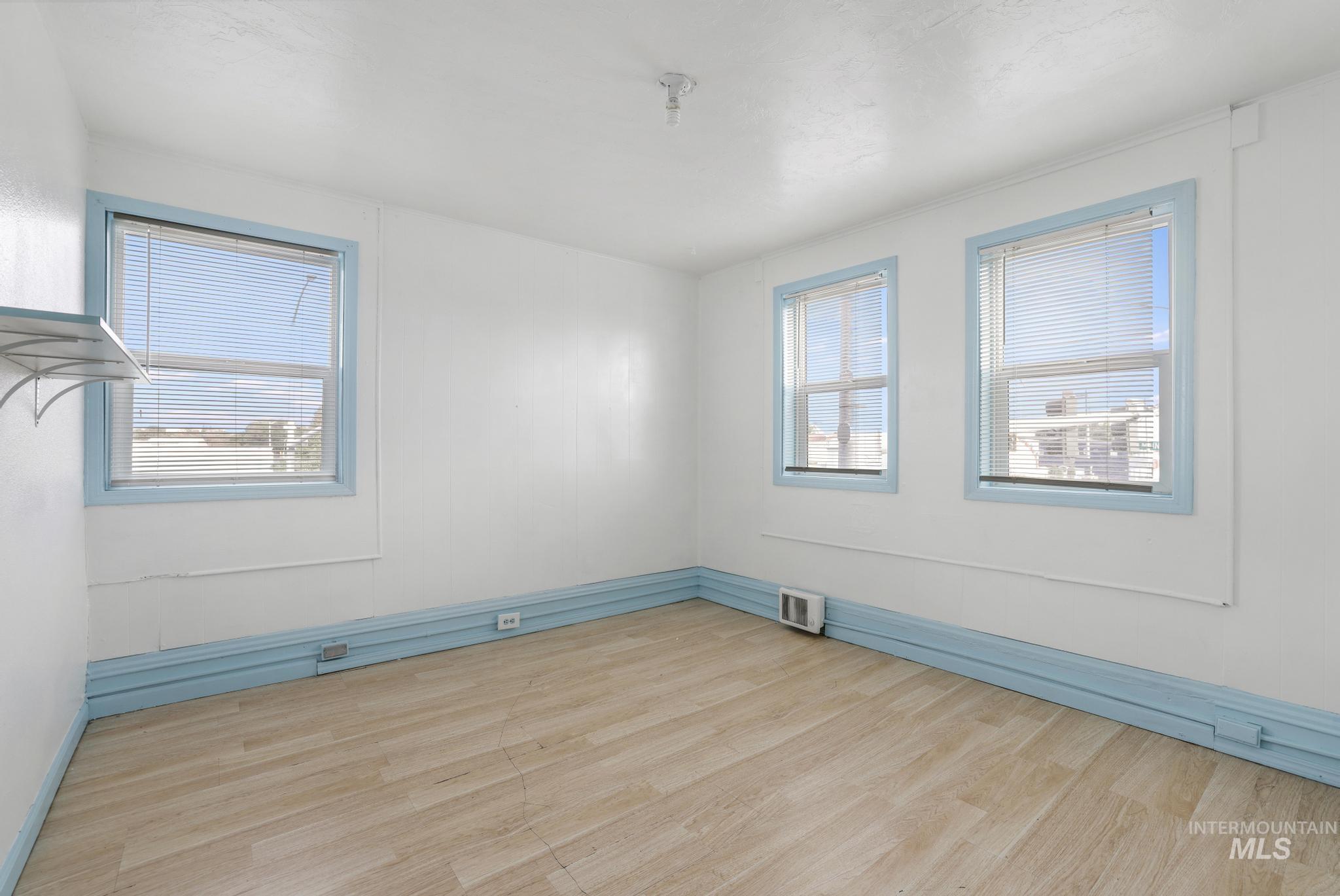 112 W Main St Property Photo 27