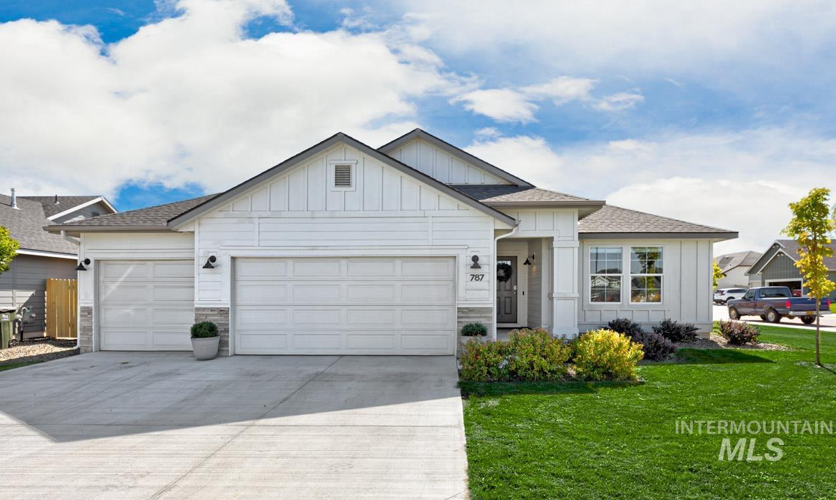 787 W Treehouse Way Property Photo 1