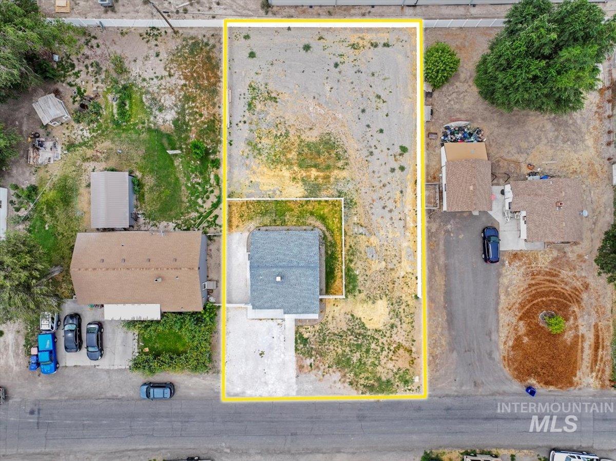 372 Madrin St Property Photo 2