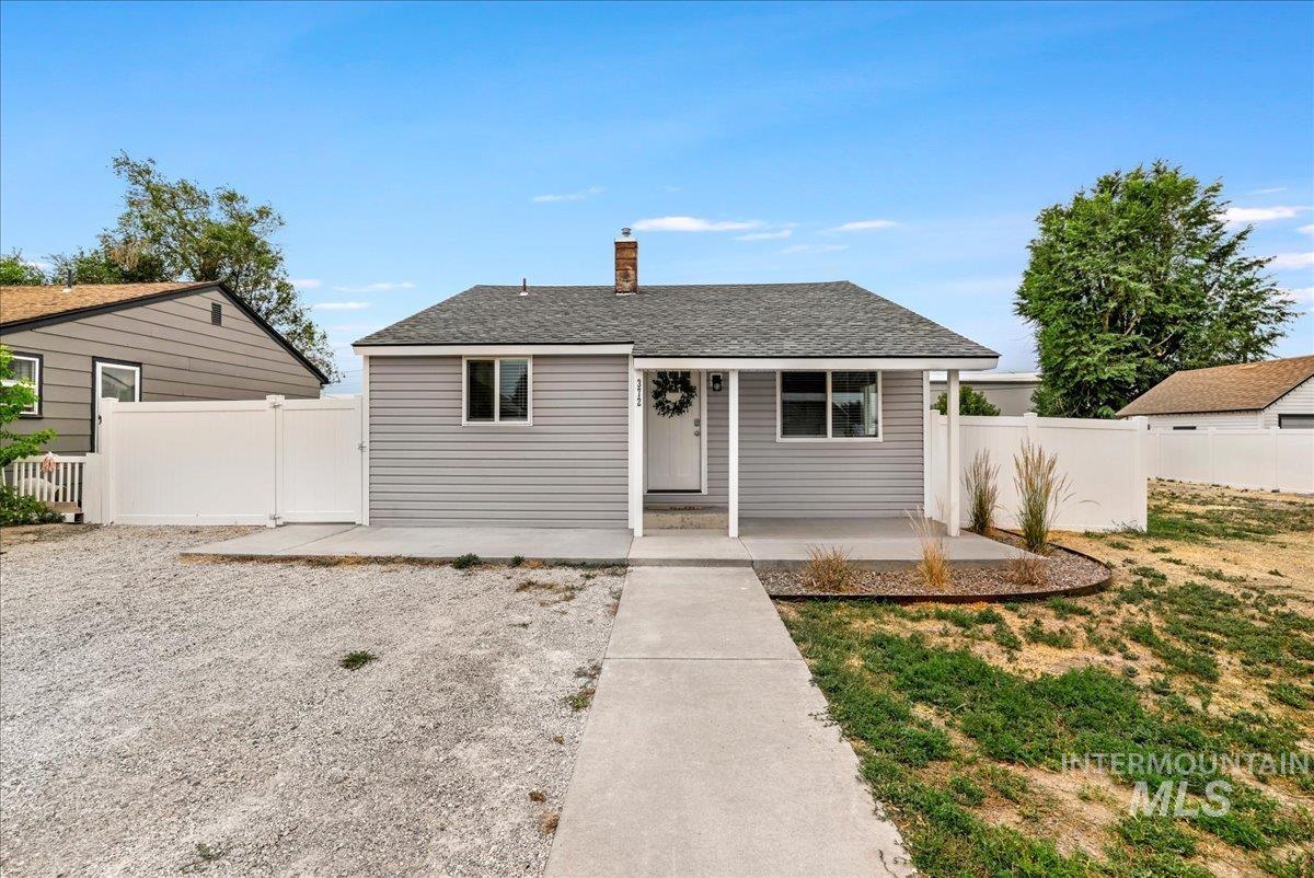 372 Madrin St Property Photo 4