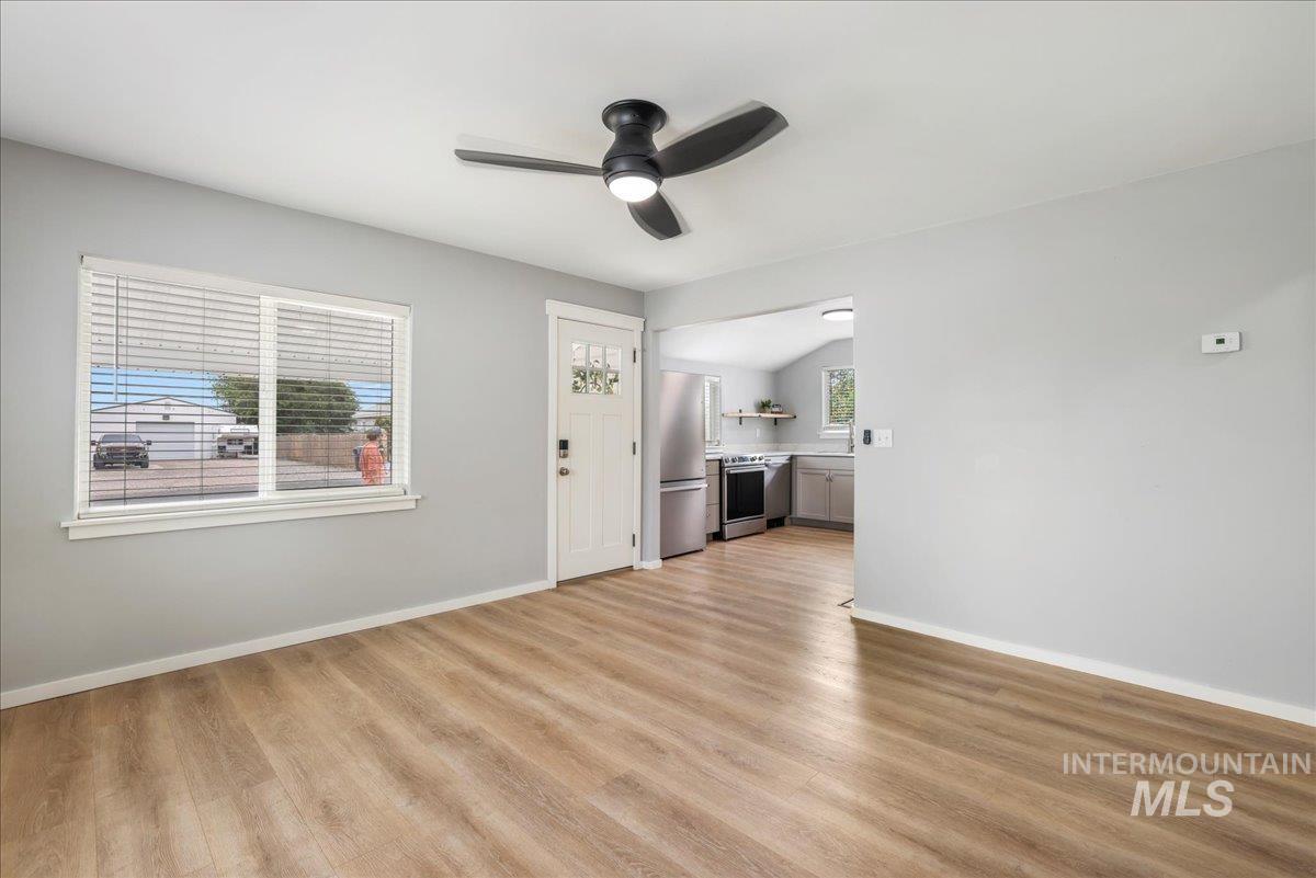 372 Madrin St Property Photo 7