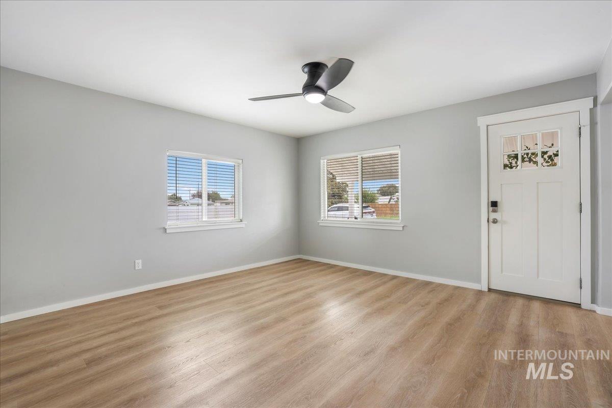 372 Madrin St Property Photo 8