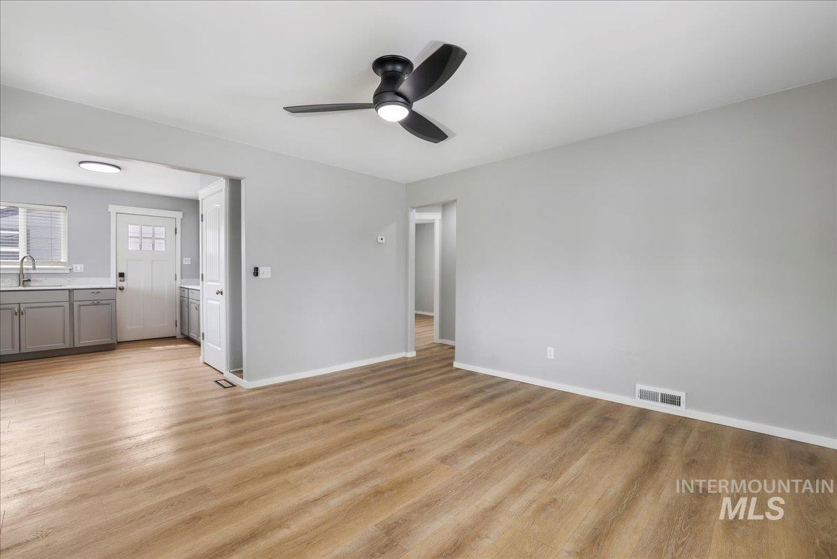 372 Madrin St Property Photo 9