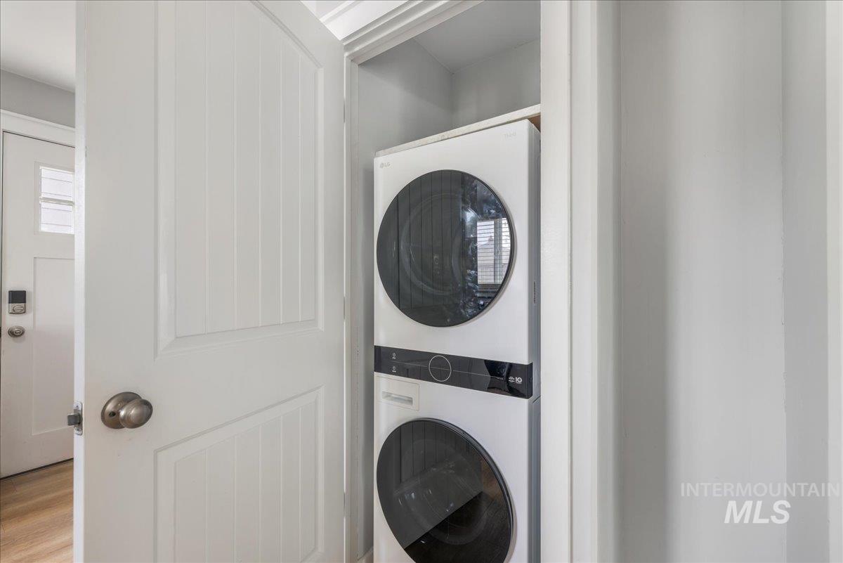 372 Madrin St Property Photo 15