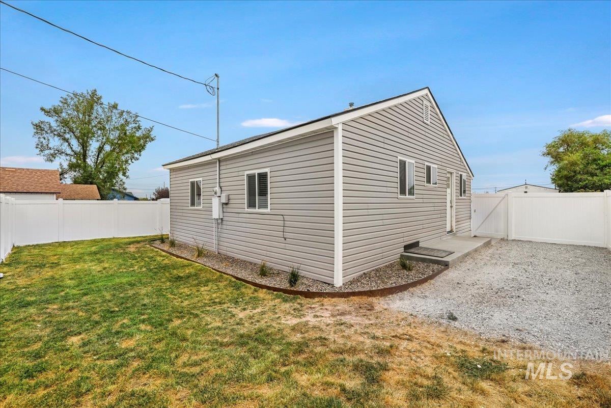 372 Madrin St Property Photo 24