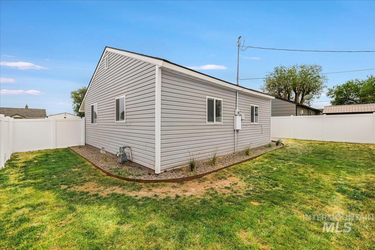 372 Madrin St Property Photo 25