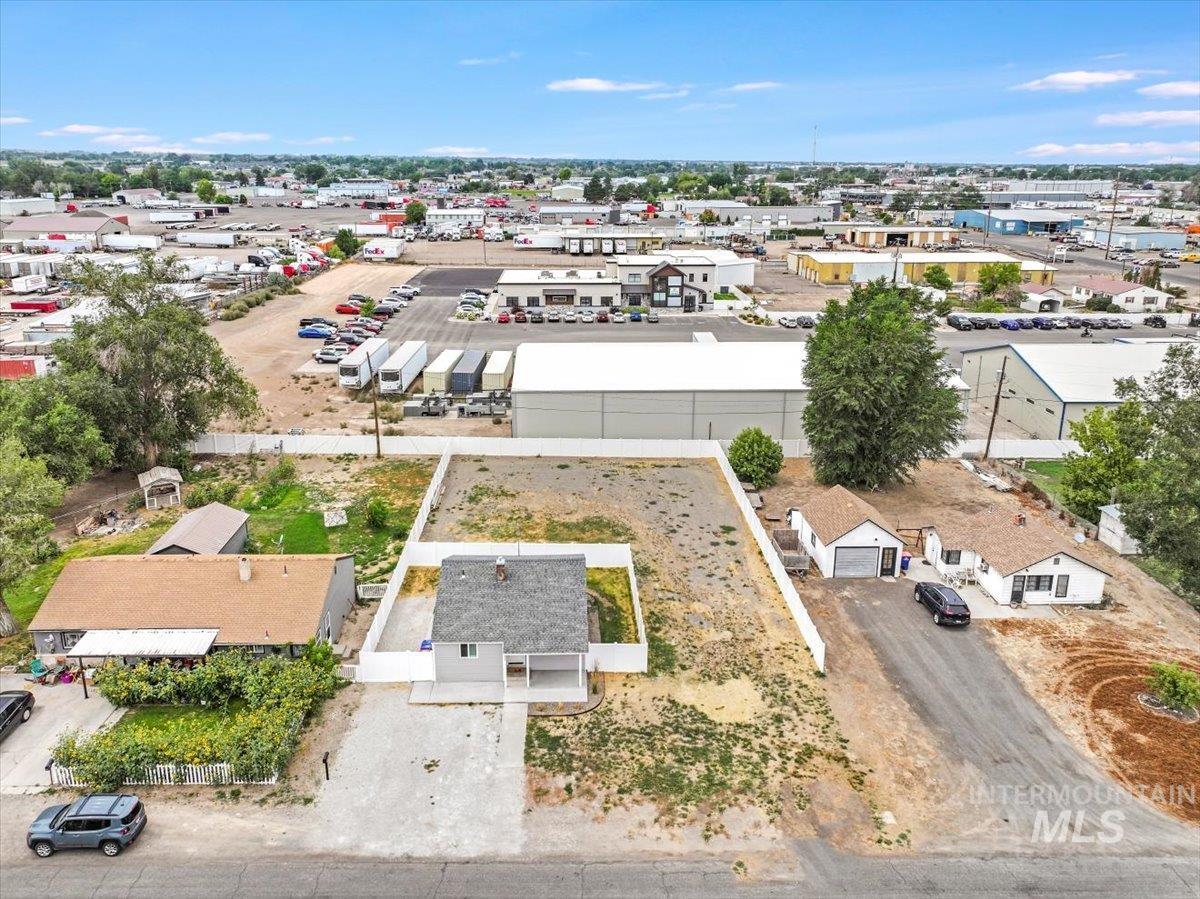 372 Madrin St Property Photo 26