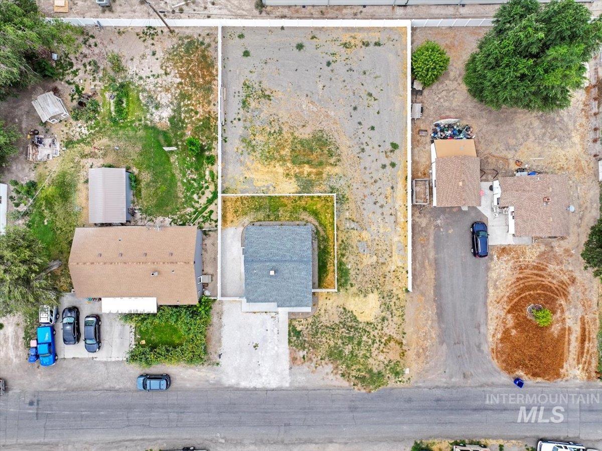 372 Madrin St Property Photo 27