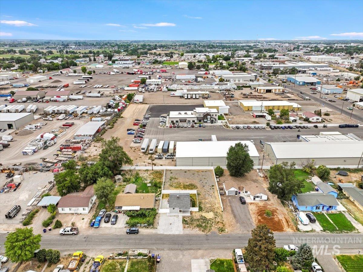 372 Madrin St Property Photo 28