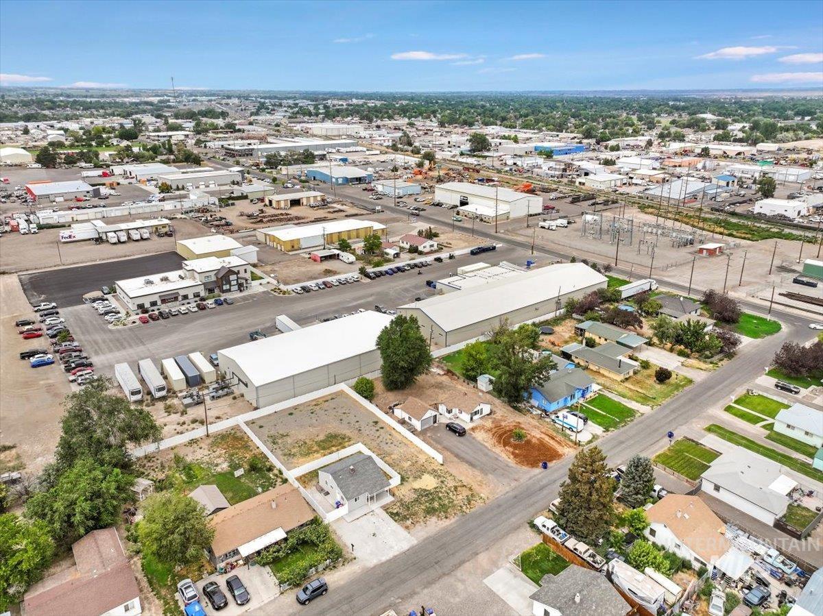 372 Madrin St Property Photo 29