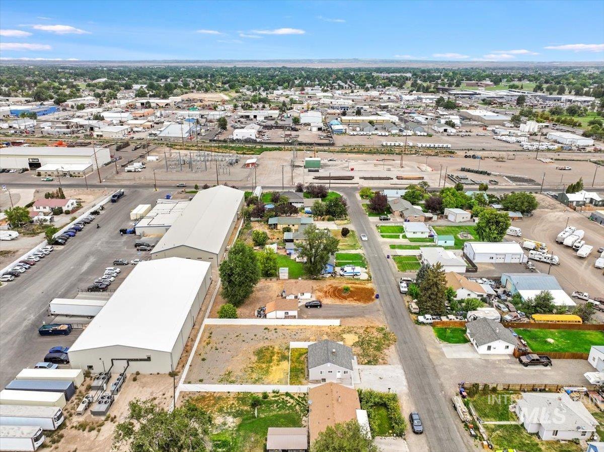 372 Madrin St Property Photo 30