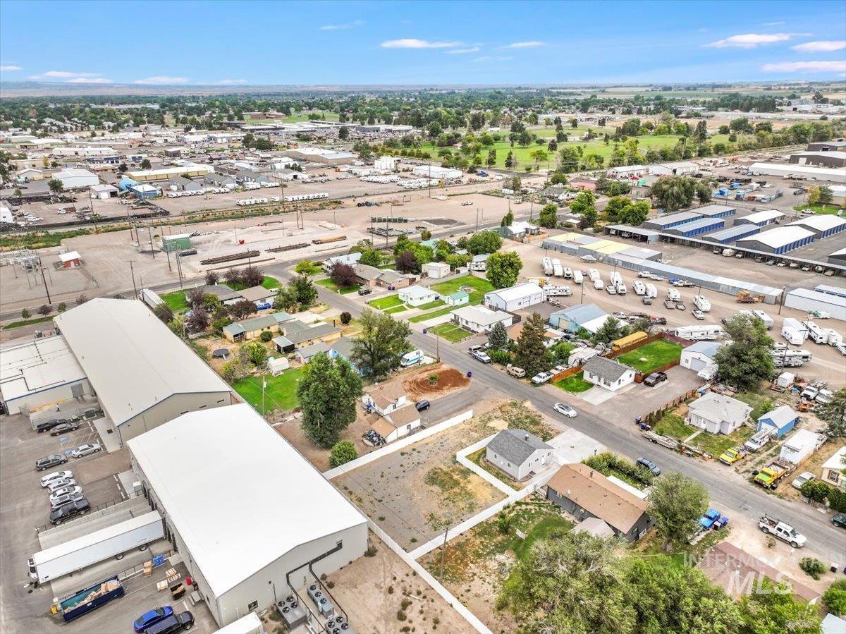 372 Madrin St Property Photo 31