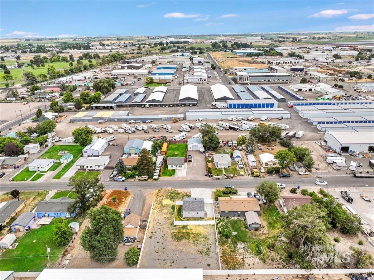 372 Madrin St Property Photo 32