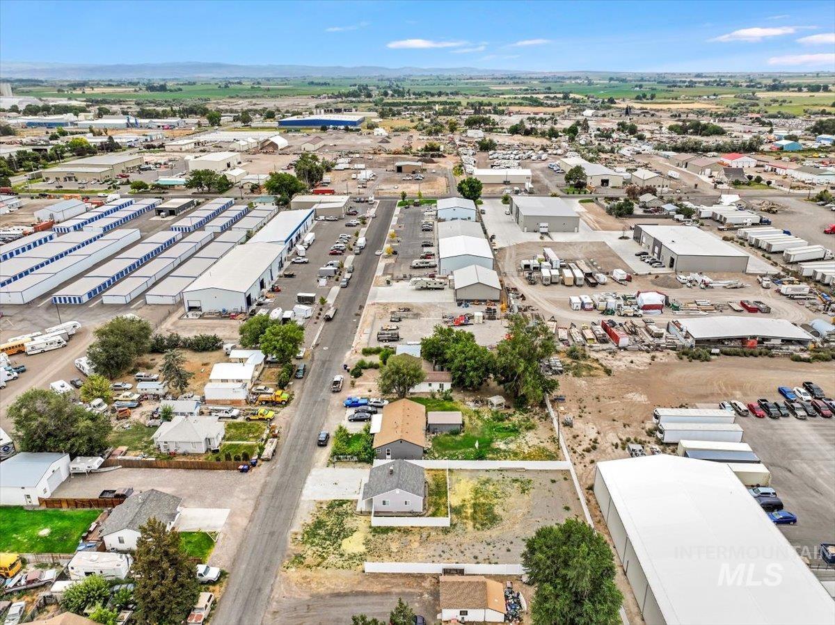 372 Madrin St Property Photo 33