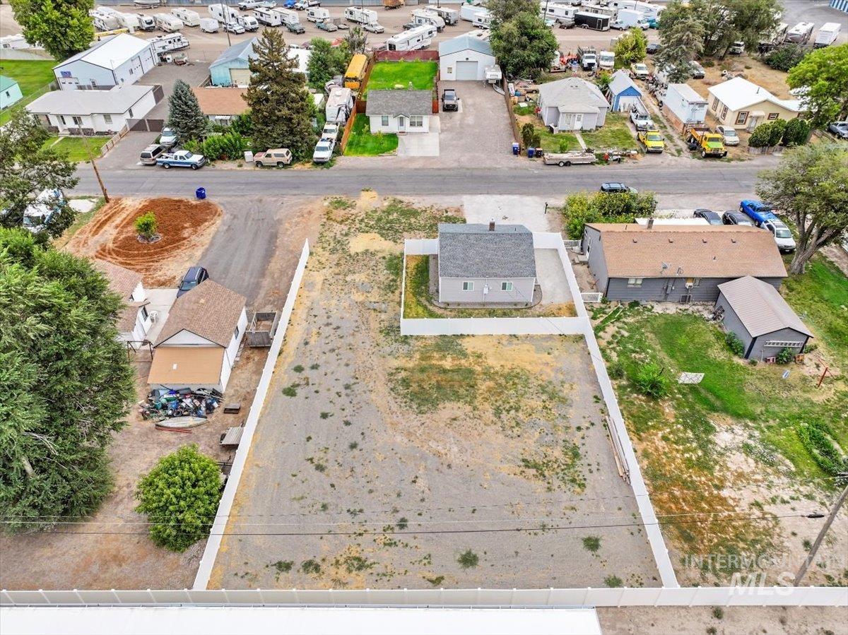 372 Madrin St Property Photo 34