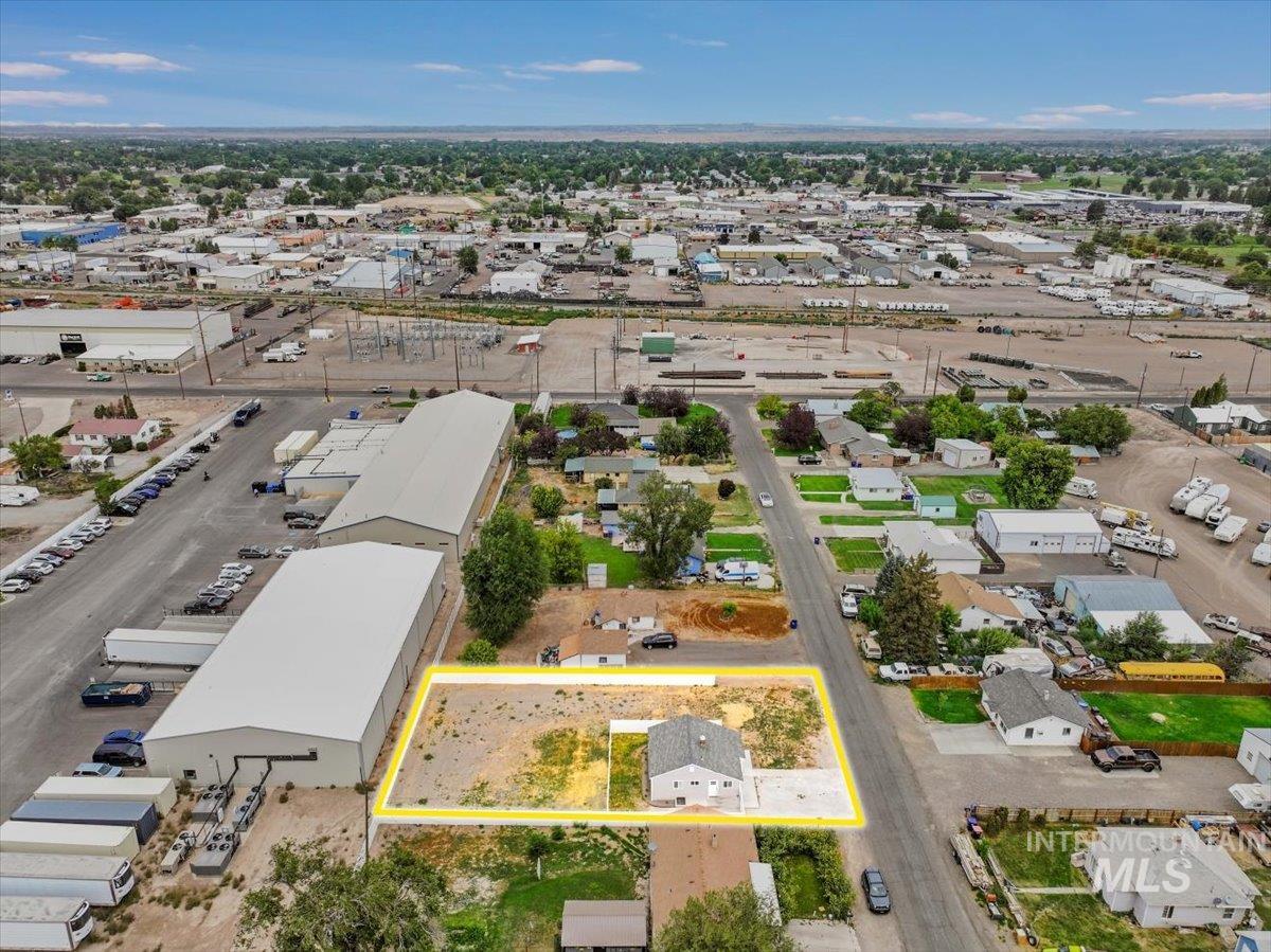 372 Madrin St Property Photo 35