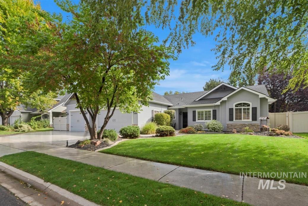 5488 N Mendelson Ave Property Photo 1