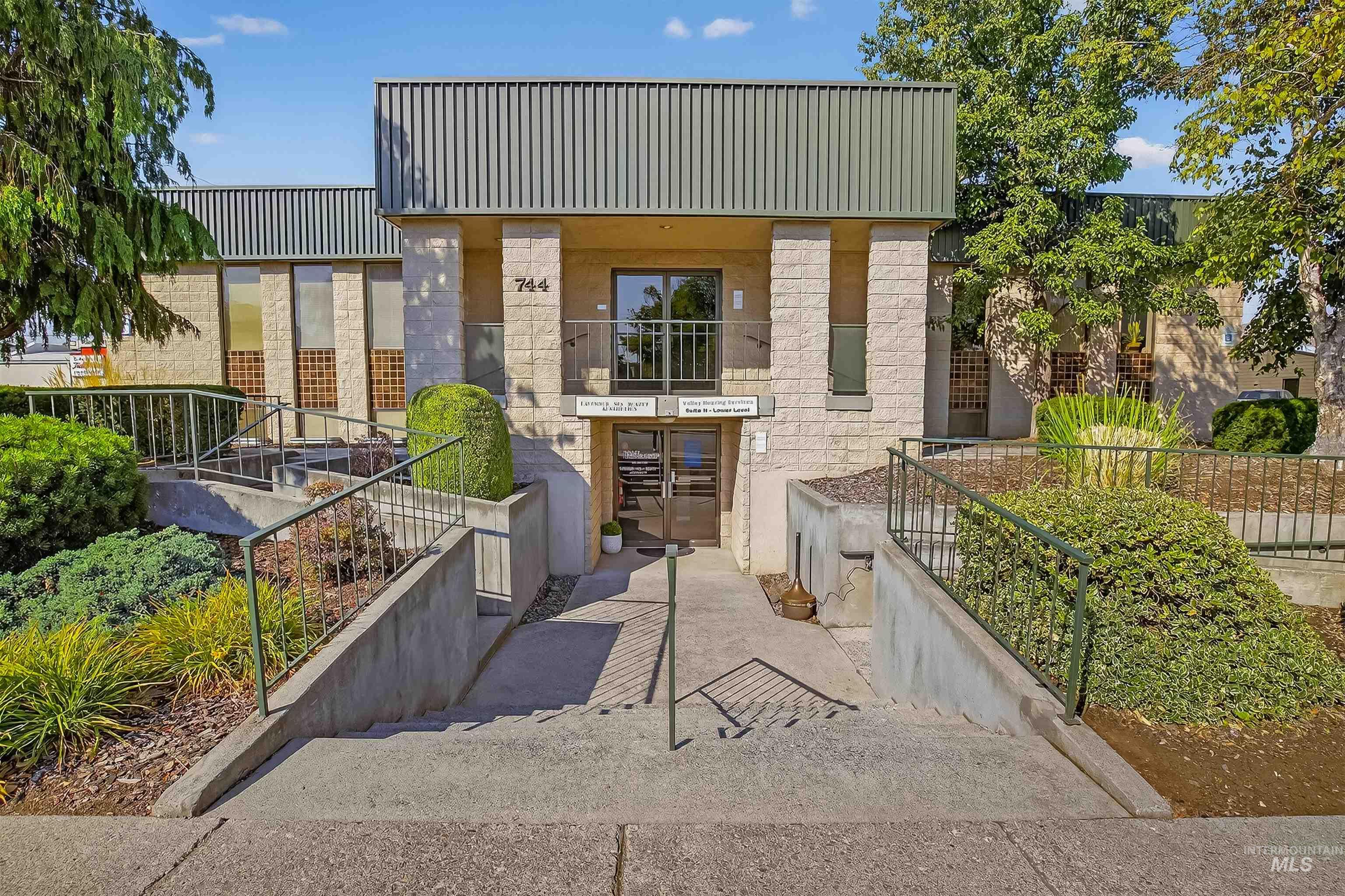 744 5th Street Property Photo 1
