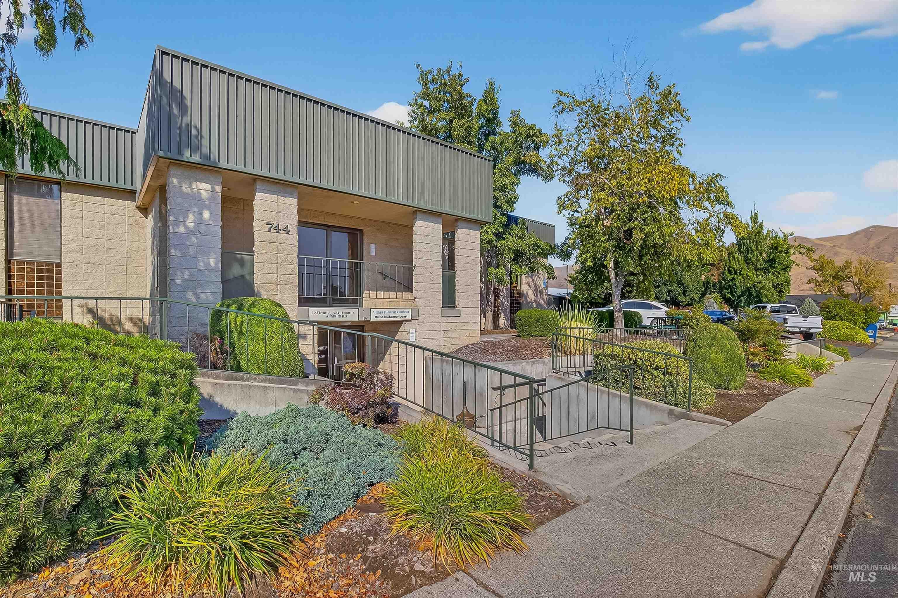 744 5th Street Property Photo 2