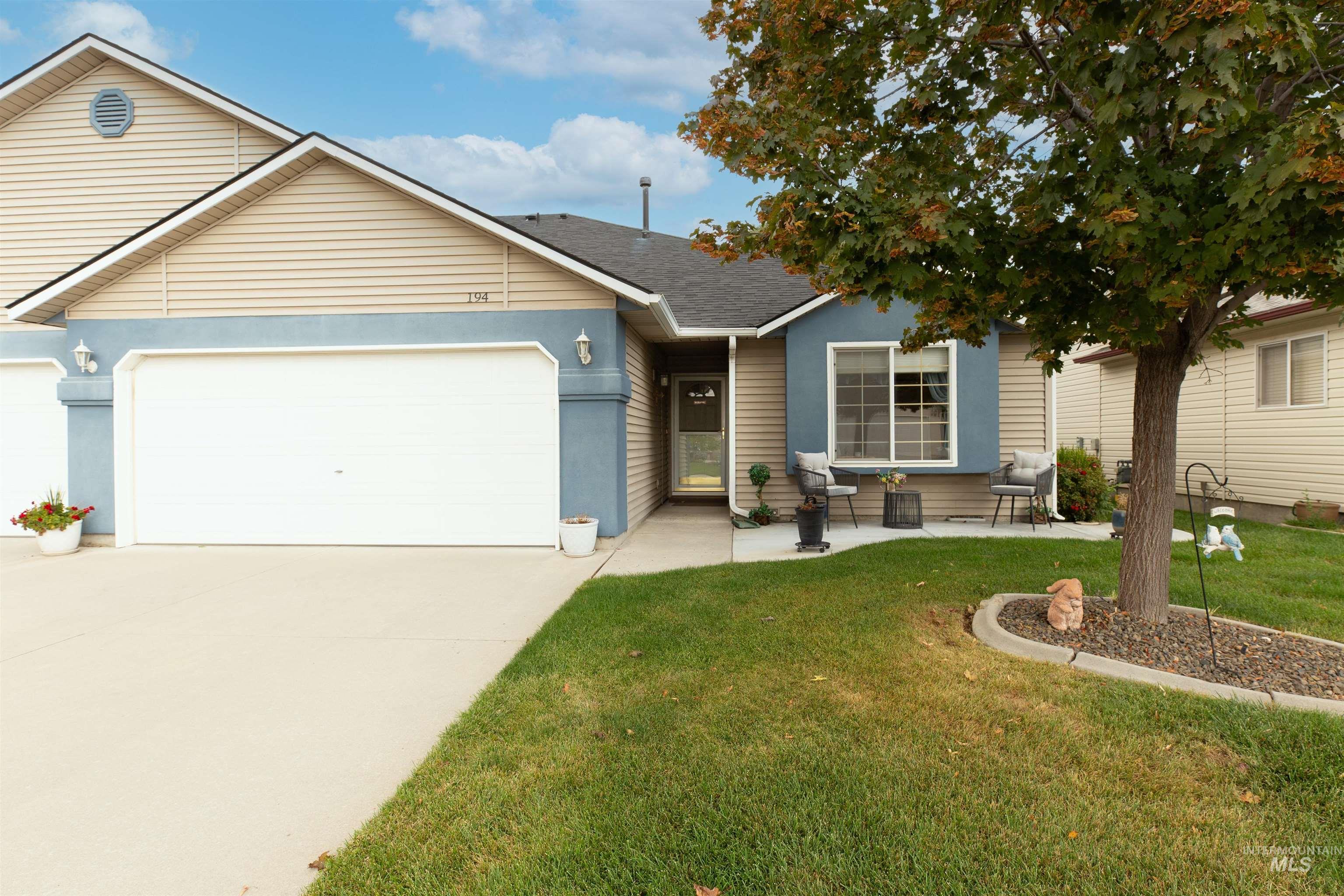 194 E Carmel Dr Property Photo 1