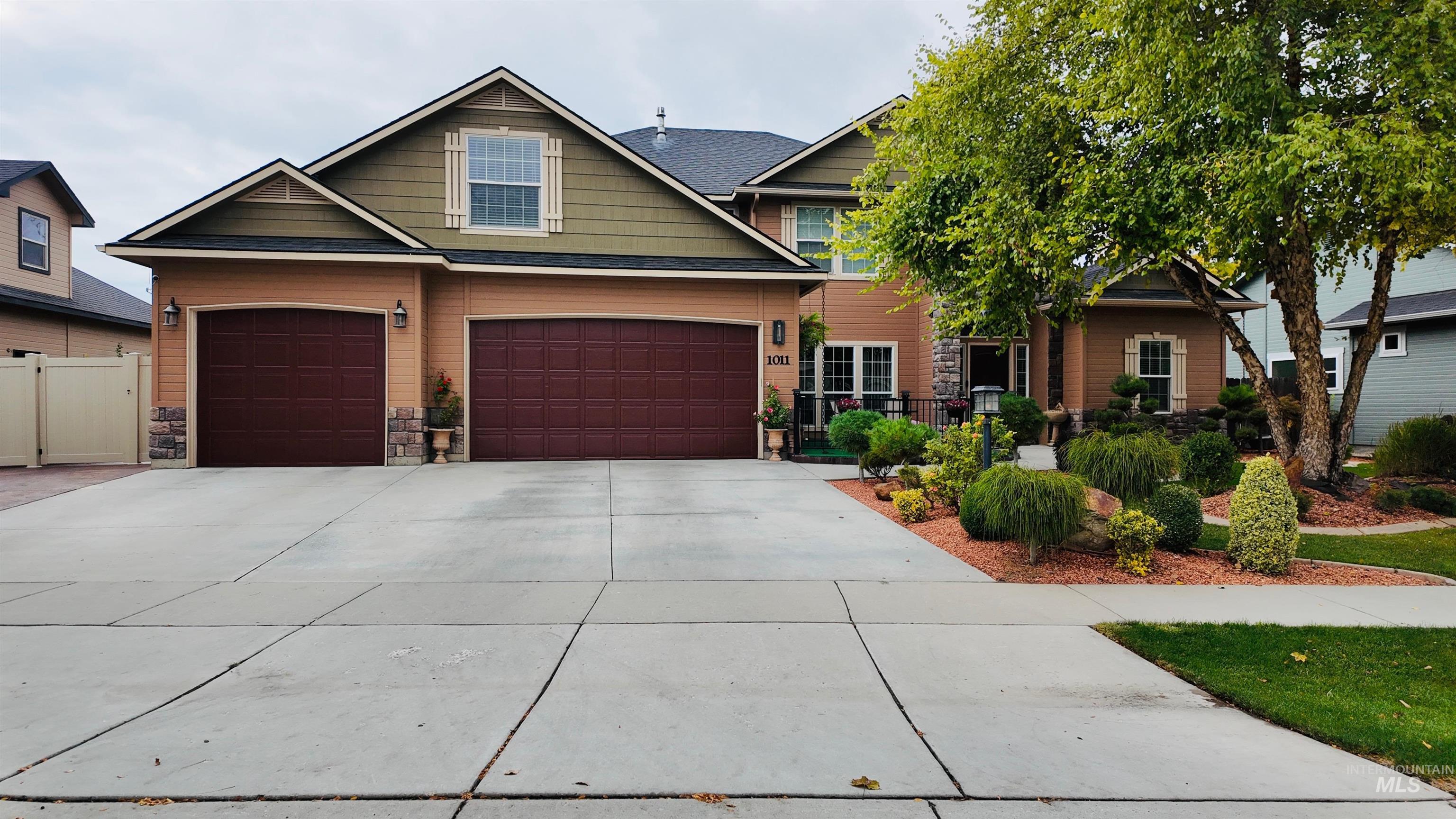 1011 S River Stone Property Photo 1