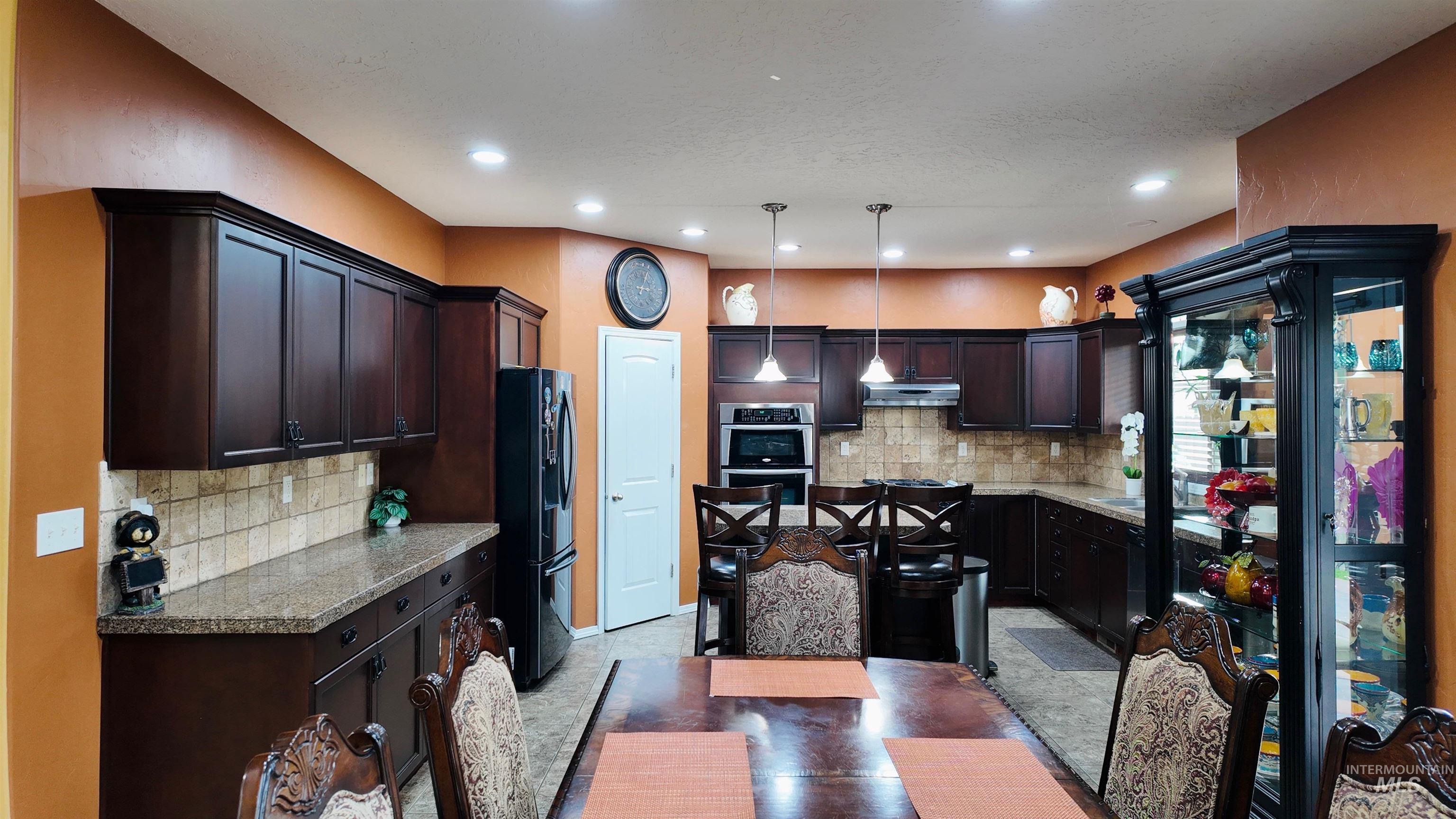 1011 S River Stone Property Photo 6