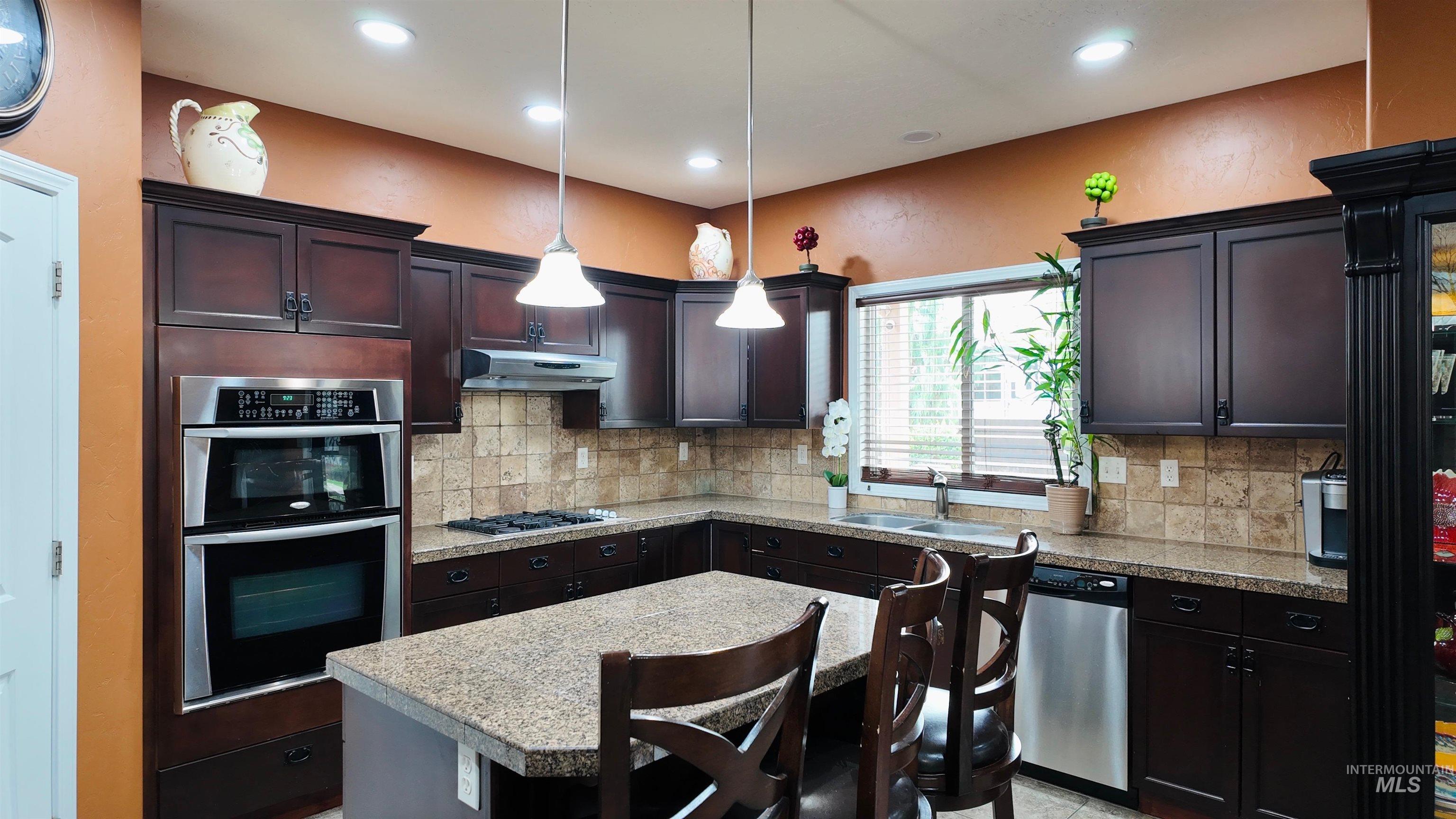 1011 S River Stone Property Photo 7