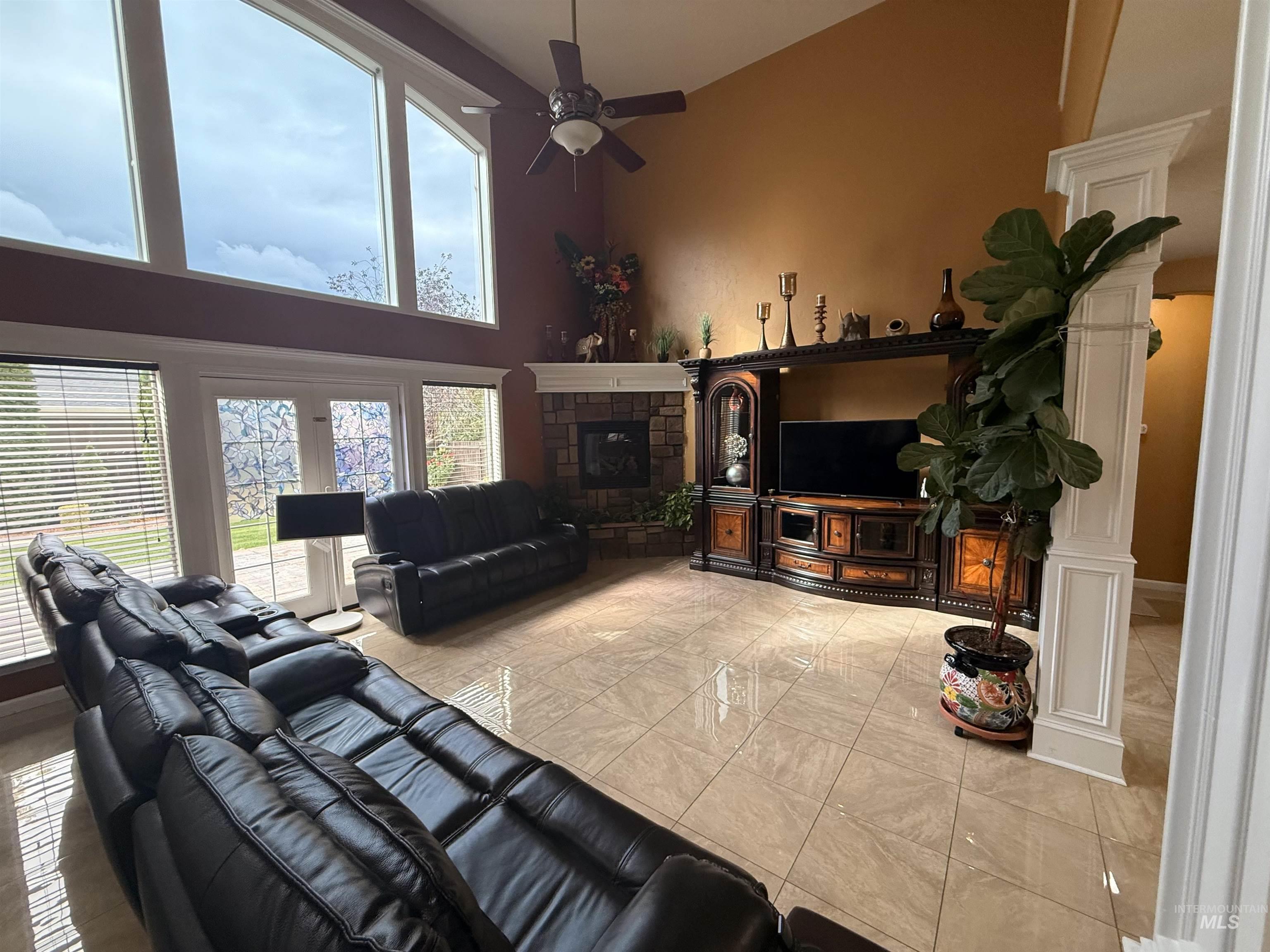 1011 S River Stone Property Photo 11