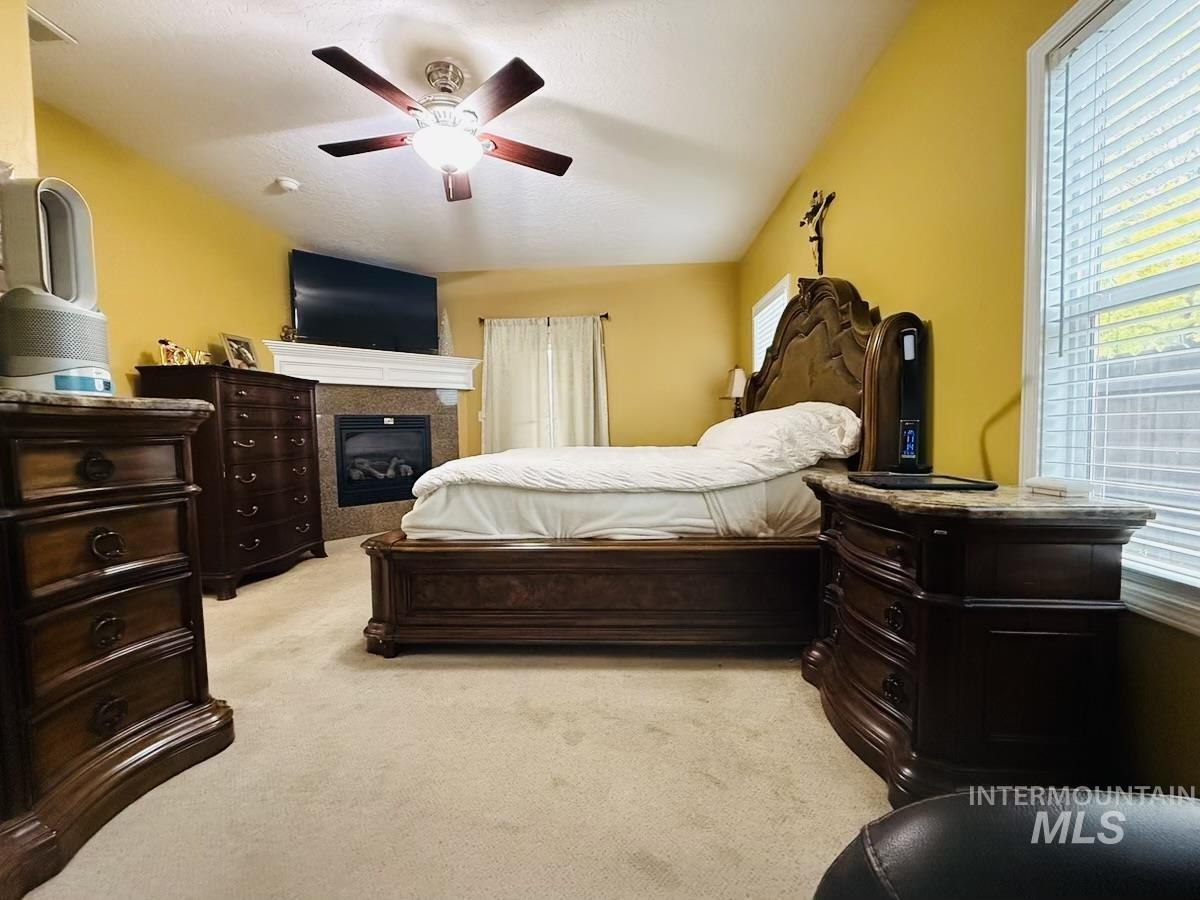 1011 S River Stone Property Photo 13