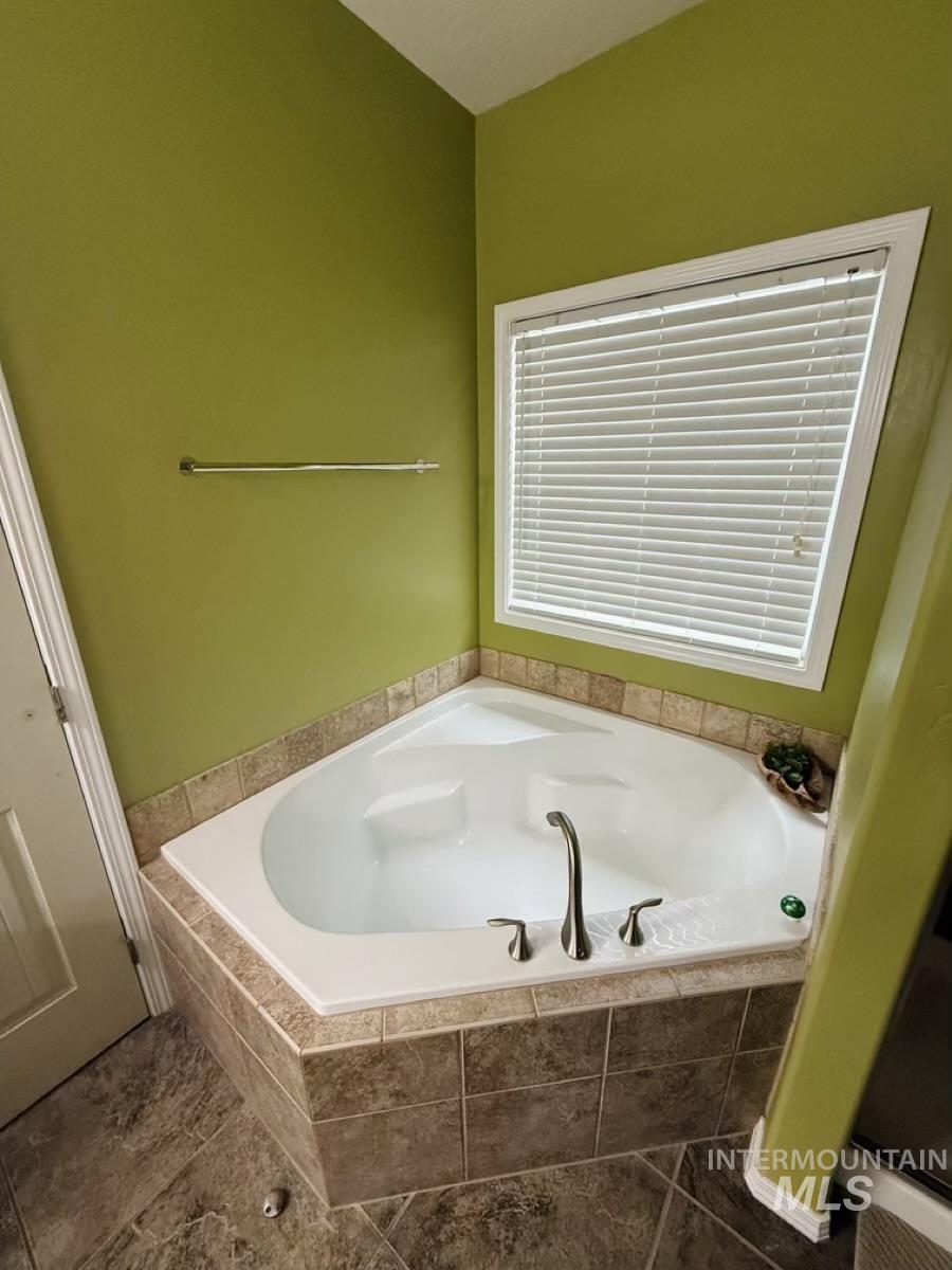 1011 S River Stone Property Photo 16